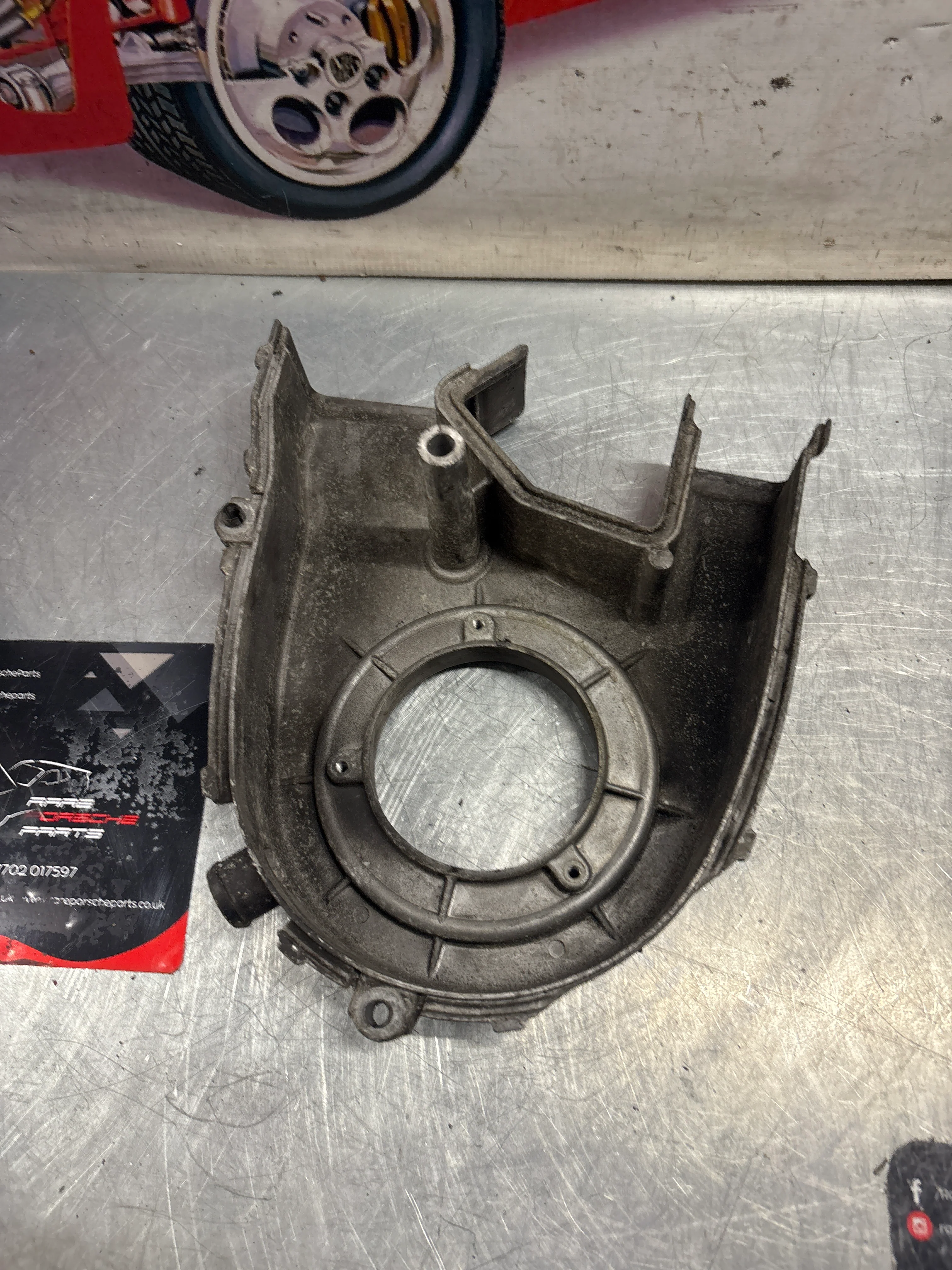 Porsche 928 S4 camshaft cover, used - Image 5