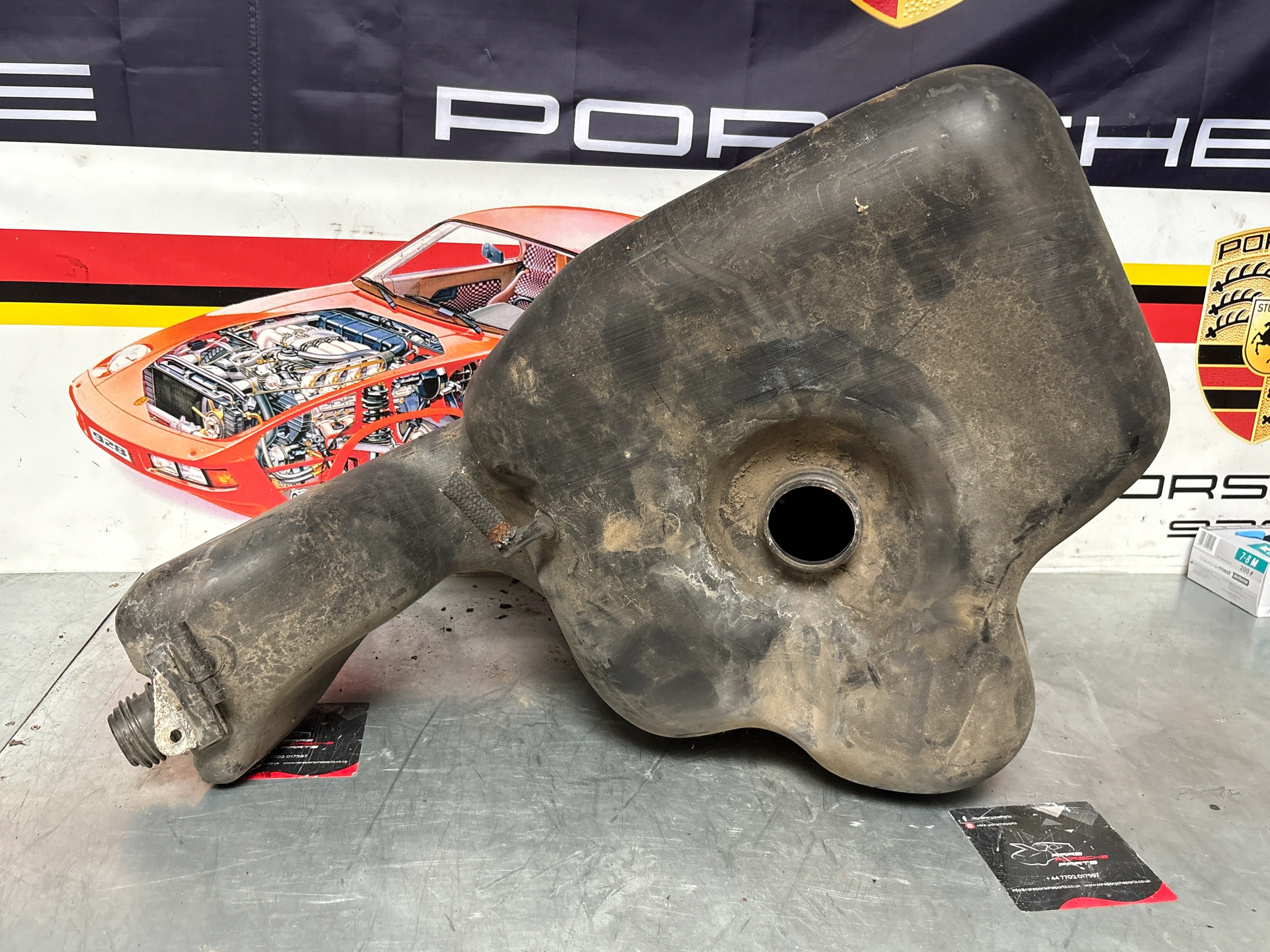 Porsche 928 S4 fuel tank, used 928201003 05/06 - Image 4