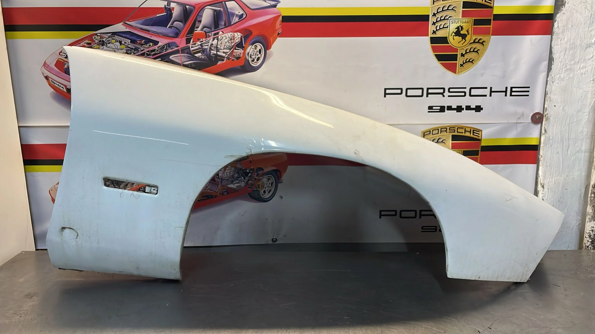 Porsche 928 S4 GT front right wing, used, 92850301211 - Image 2