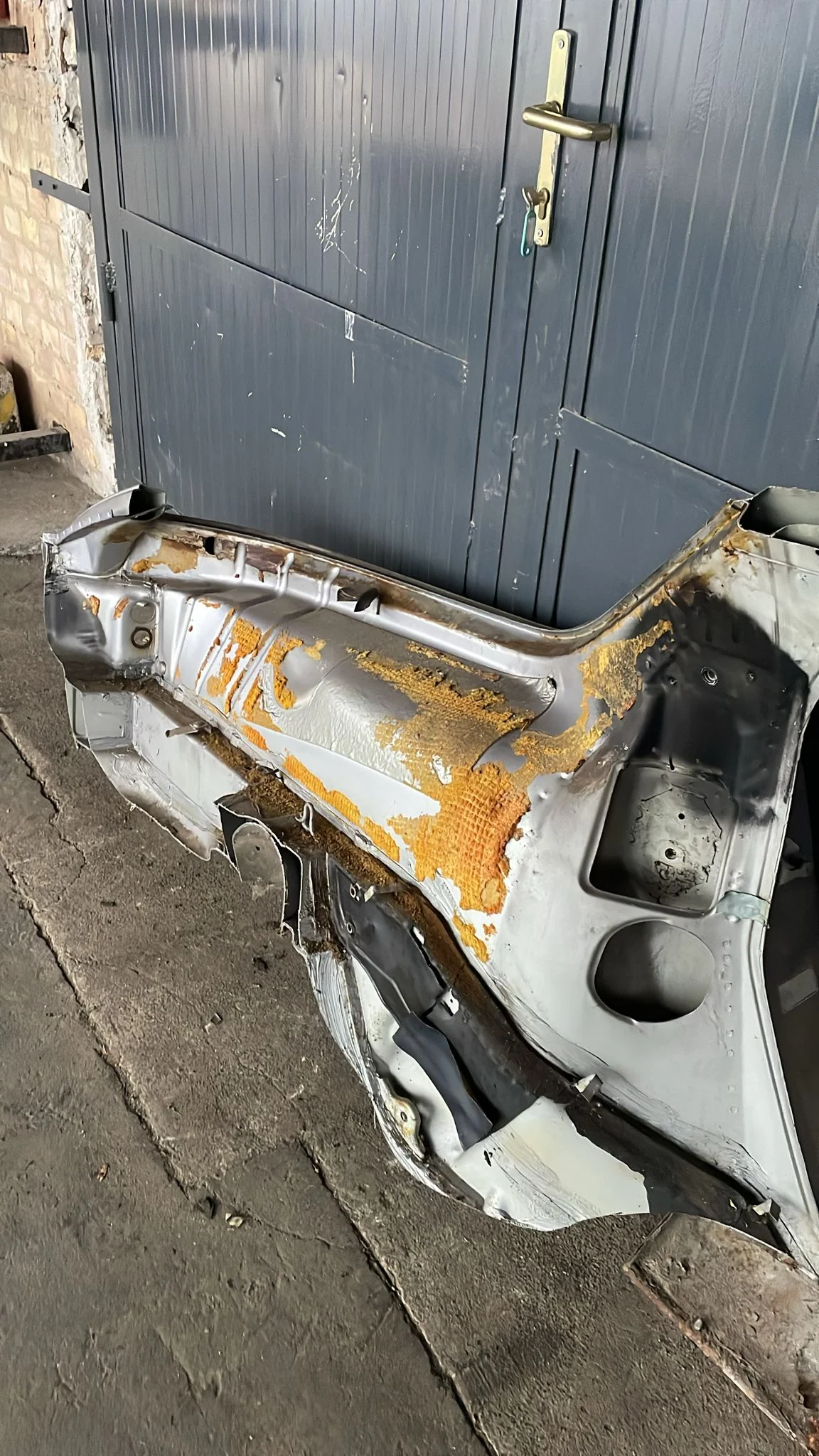 Porsche 928 S4 left rear fender, 92850306119 - Image 13