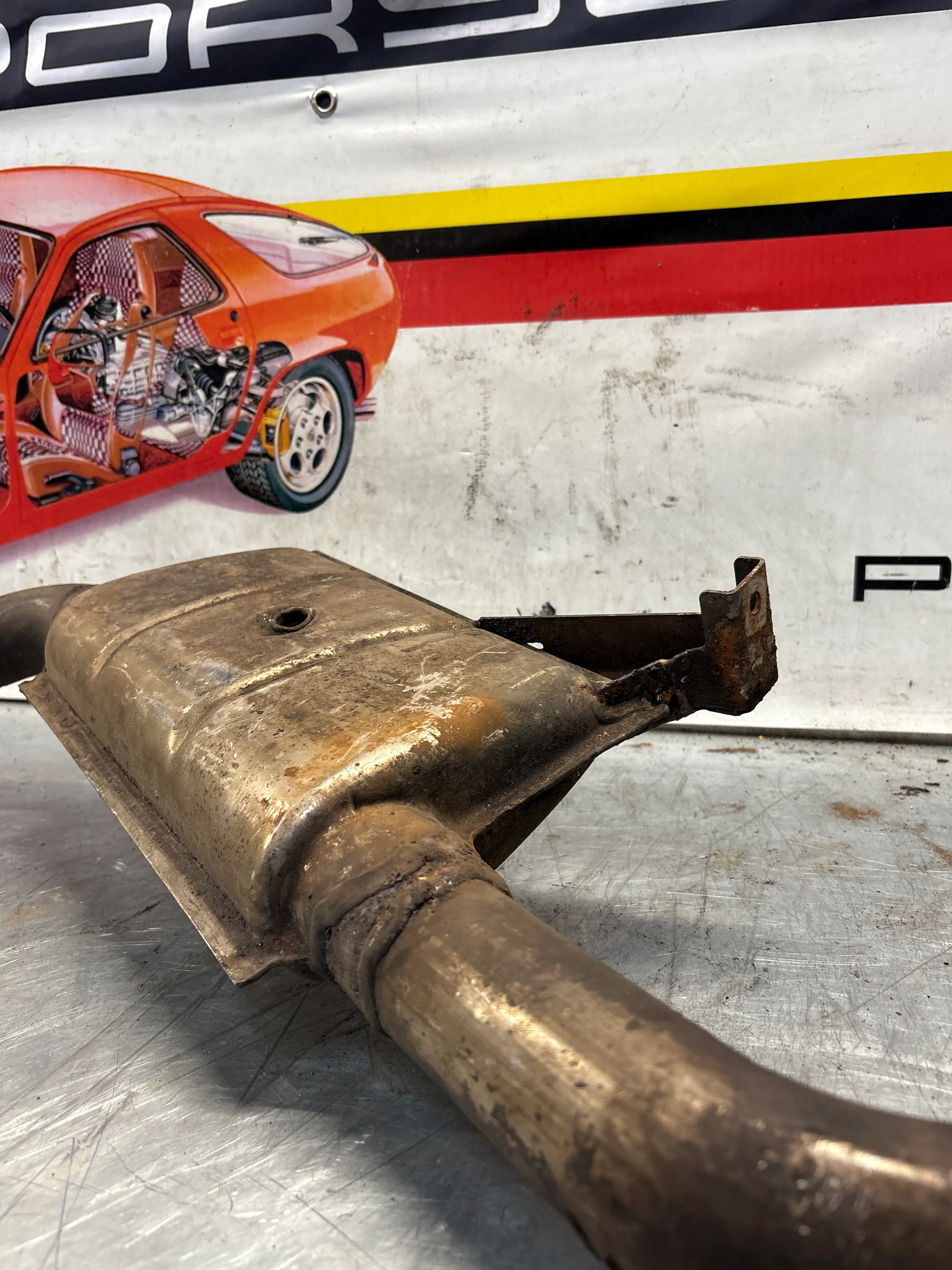 Porsche 928 S4 left middle silencer, used 92811109303 - Image 6