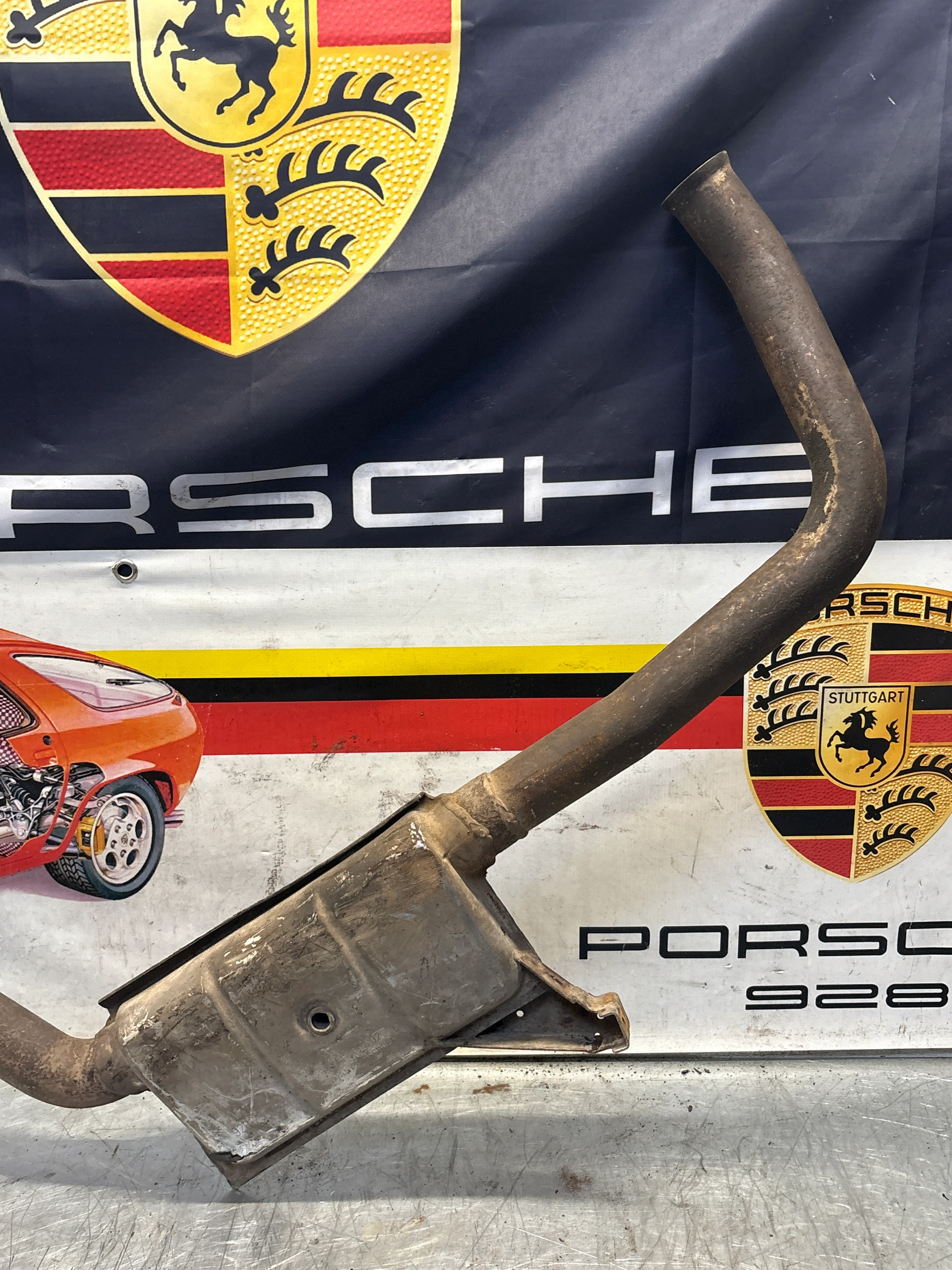 Porsche 928 S4 right middle silencer, used 92811109403 - Image 2