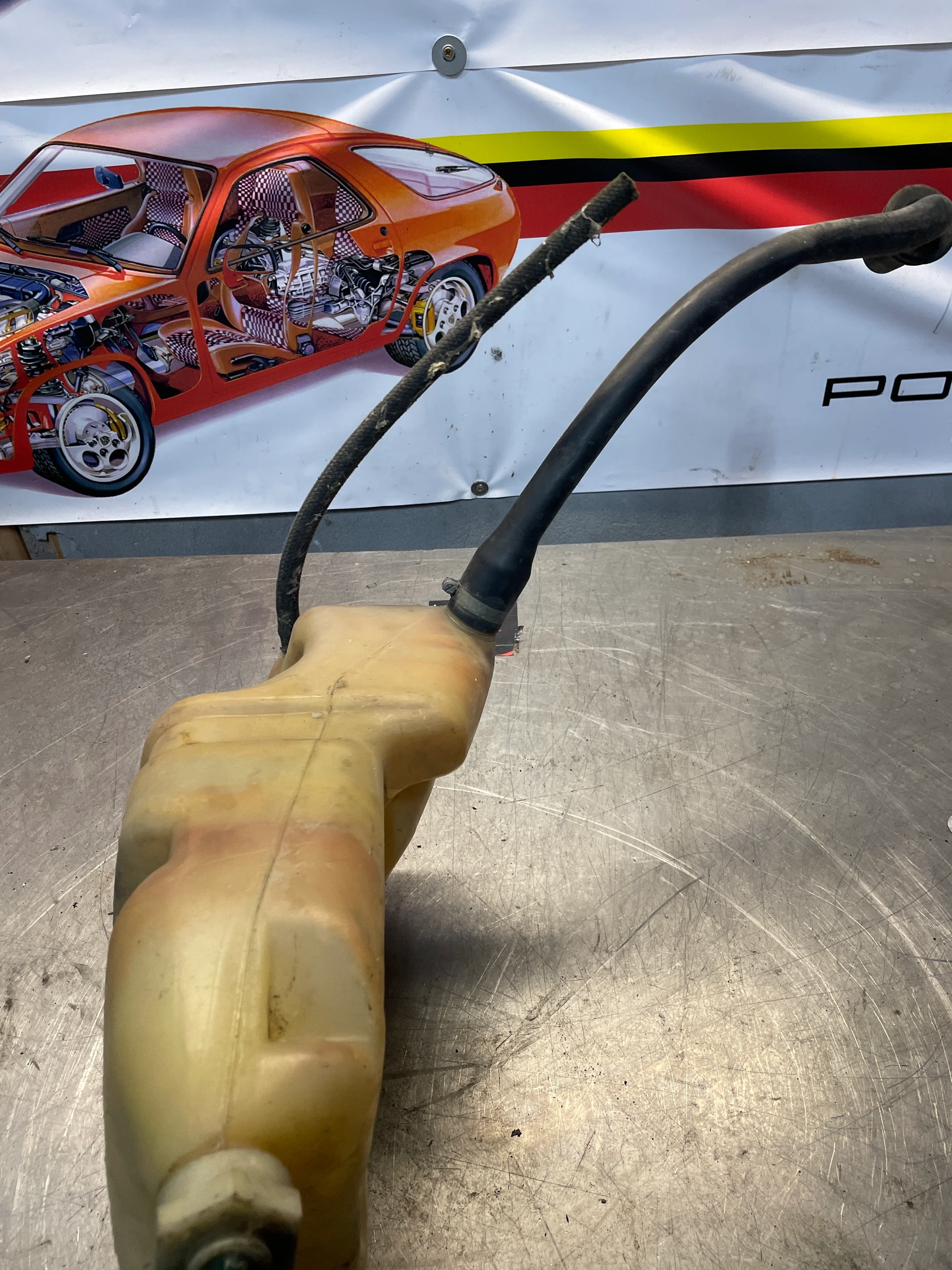 Porsche 928 S4 Spray water container, used 92852807500 - Image 3