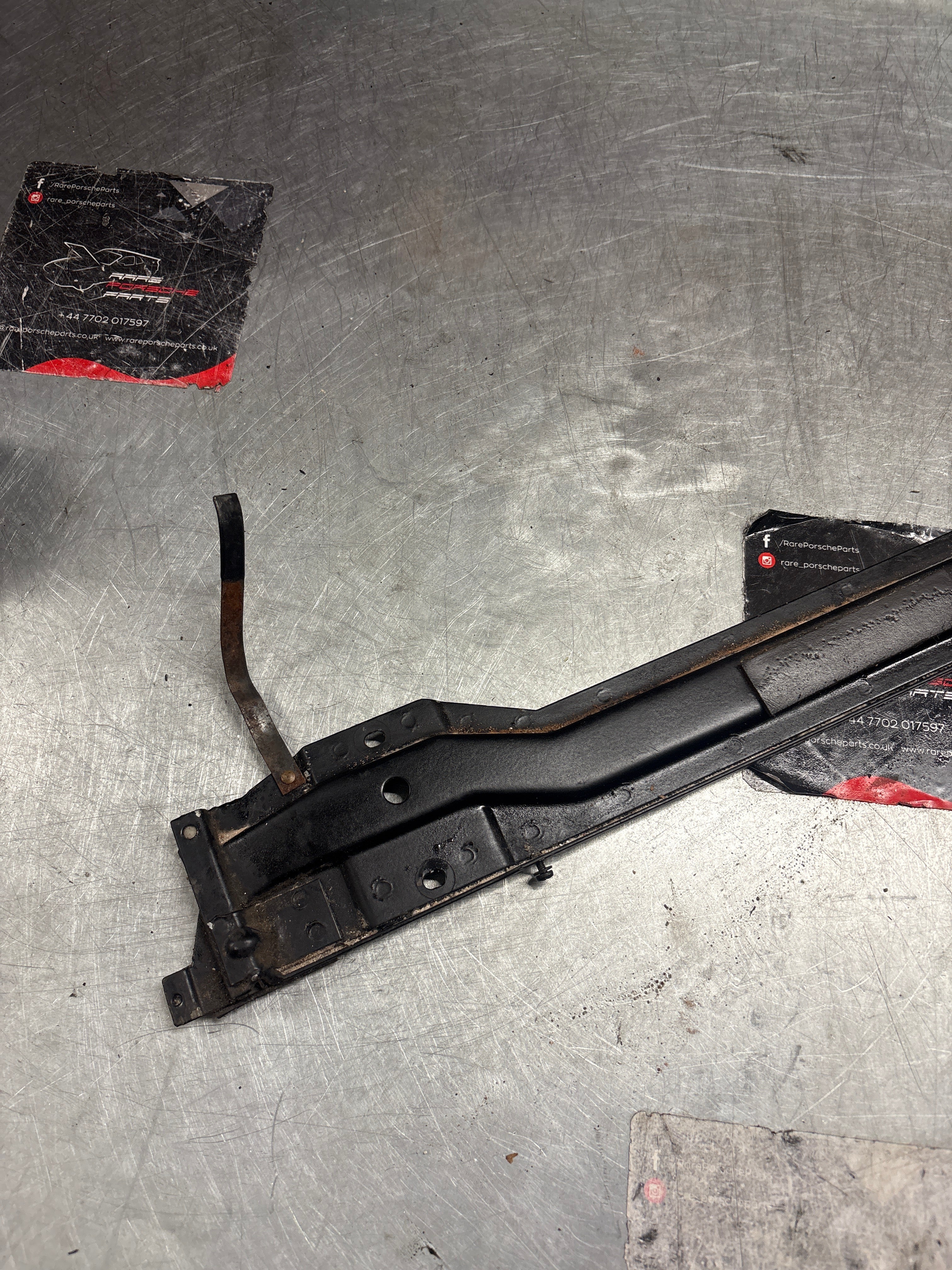 Porsche 928 S4 sunroof guide with slider, used 92856406140 / 92856426702 - Image 5