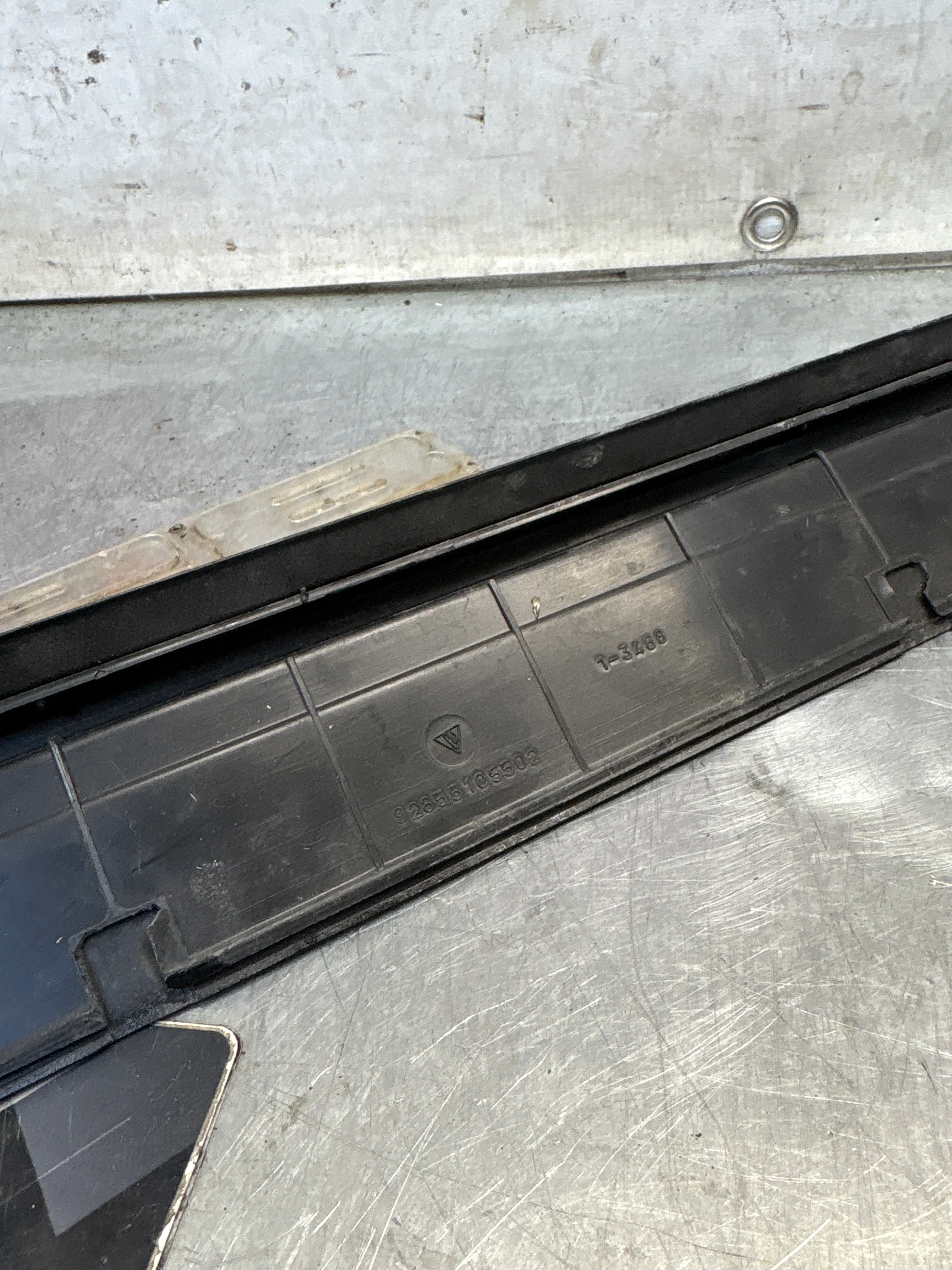 Porsche 928 scuff plate, door sill trim, left, N/S 92855105502 used - Image 9