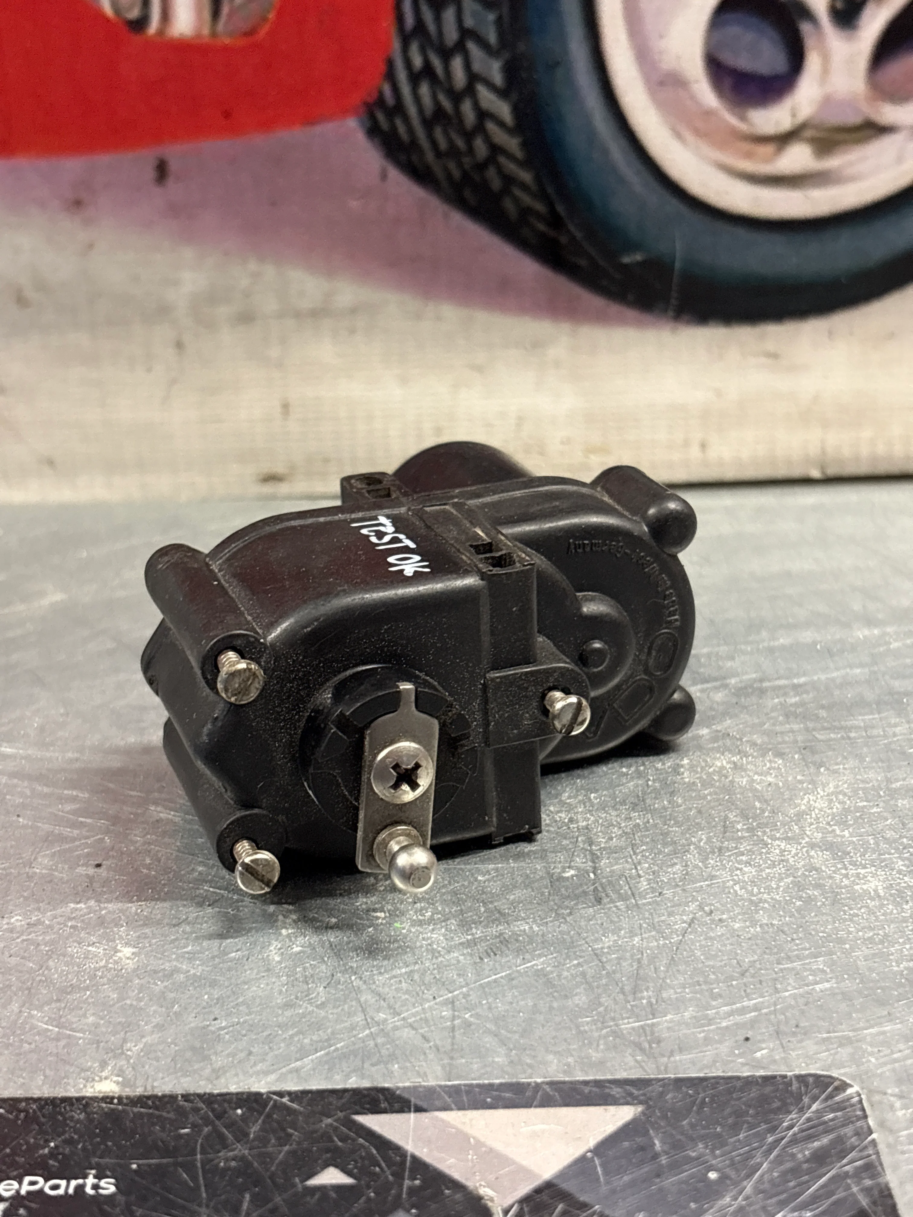 Porsche 928 Tailgate boot lock latch release motor 92862404700, used - Image 2
