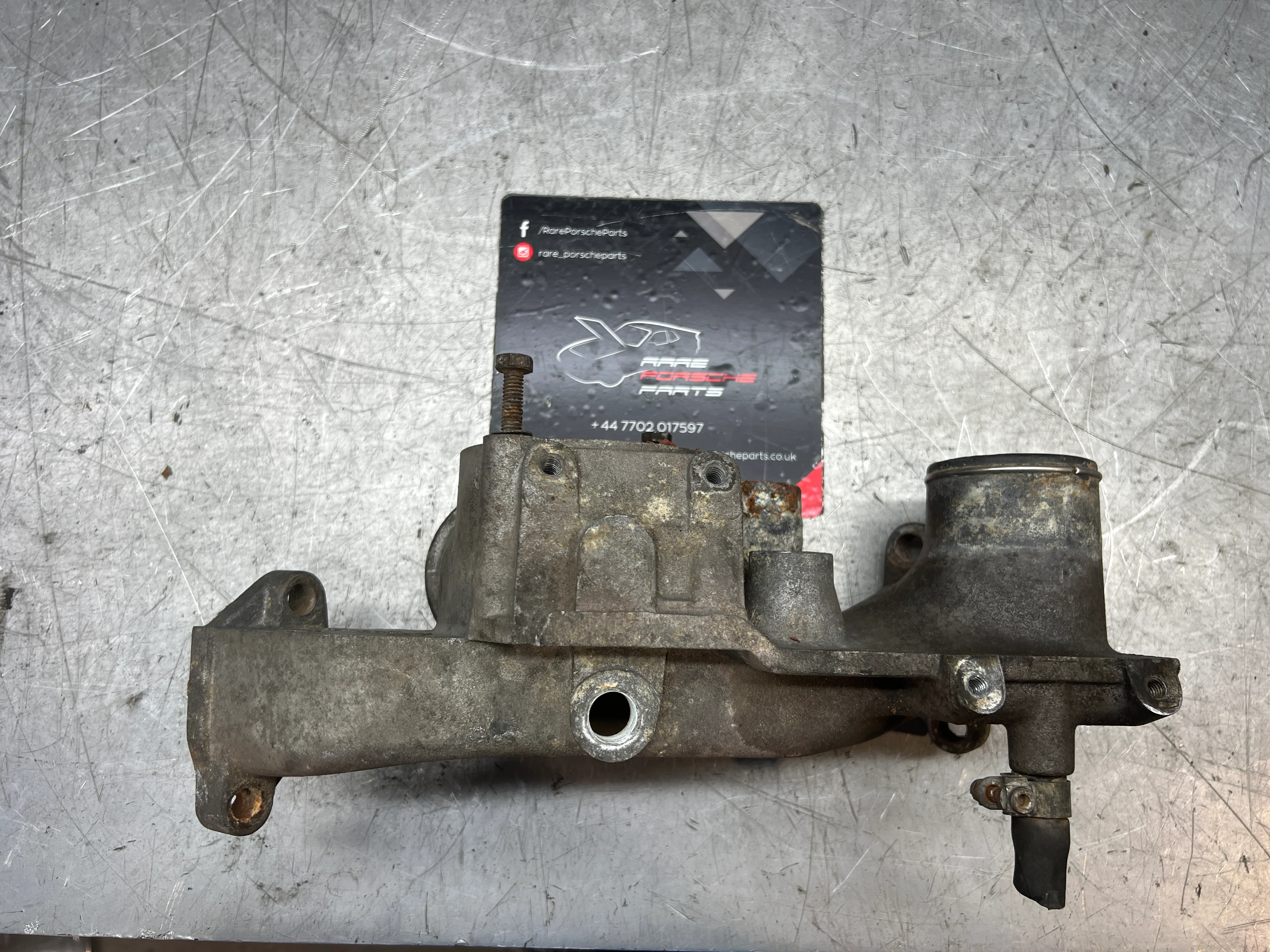 Porsche 928 thermostat housing, used 9281061614R - Image 3