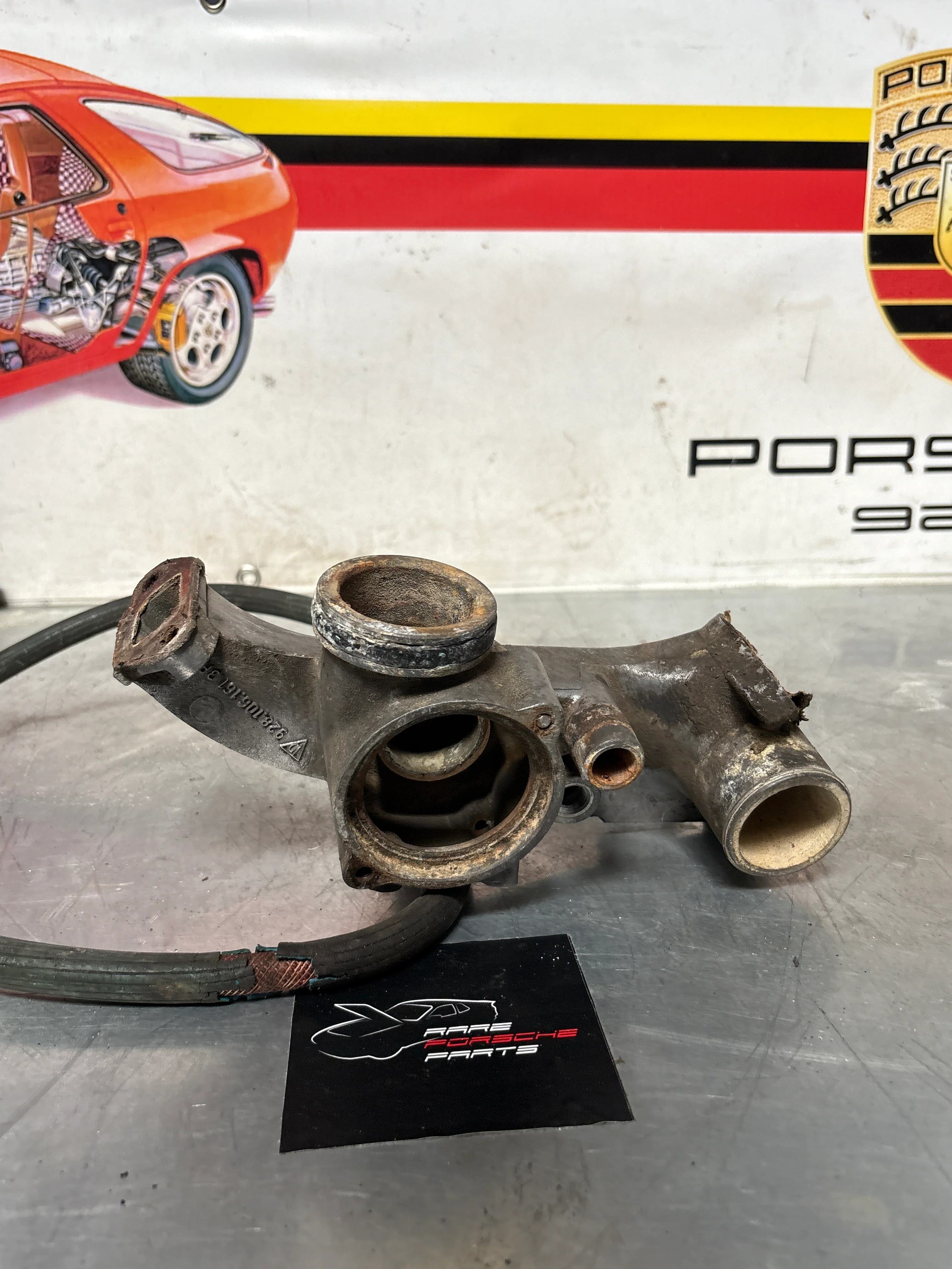 Porsche 928 thermostat housing, used 9281061616R - Image 2