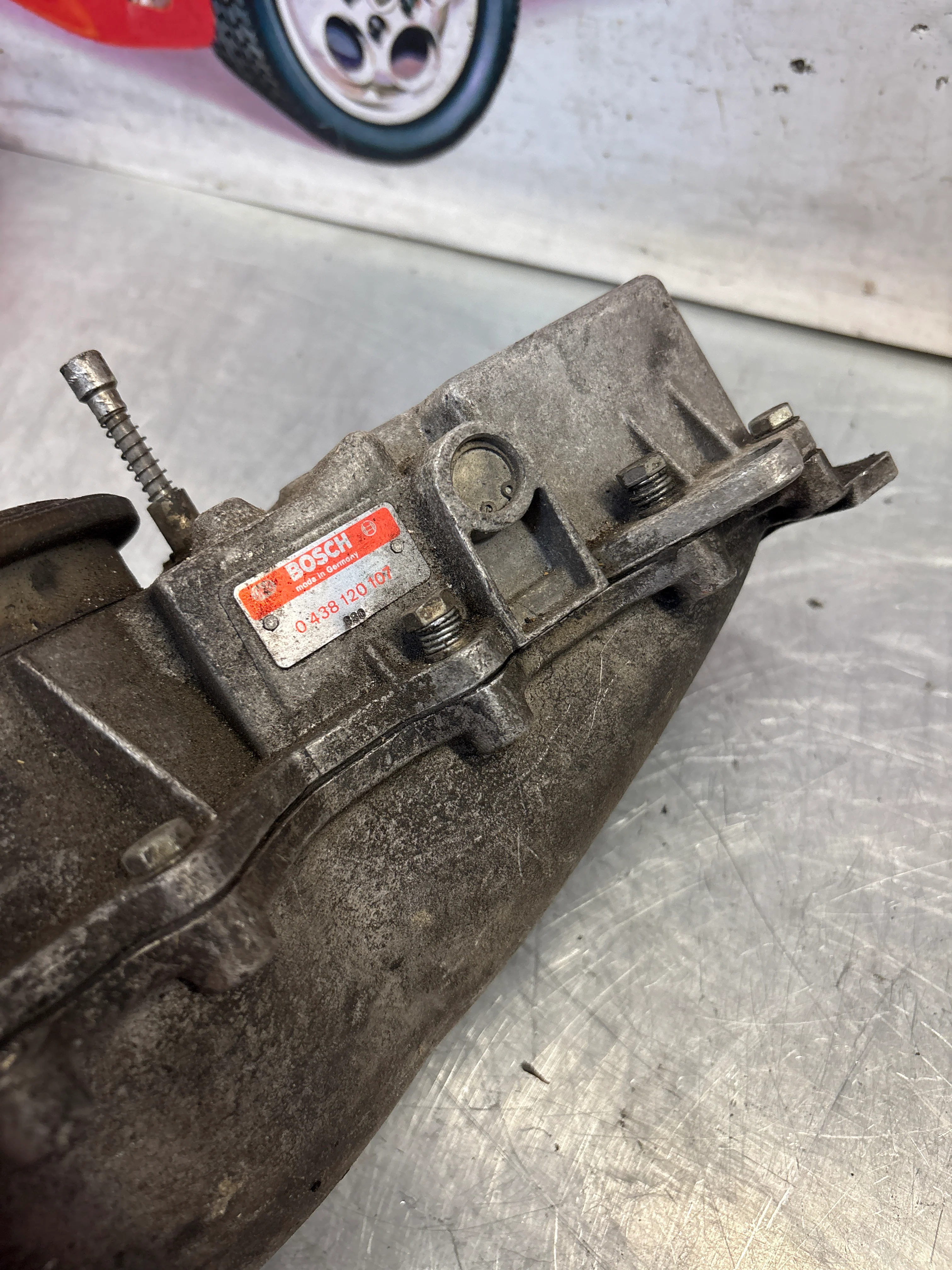 Porsche 928 throttle body, used 9281101933R / 0438120107 - Image 5