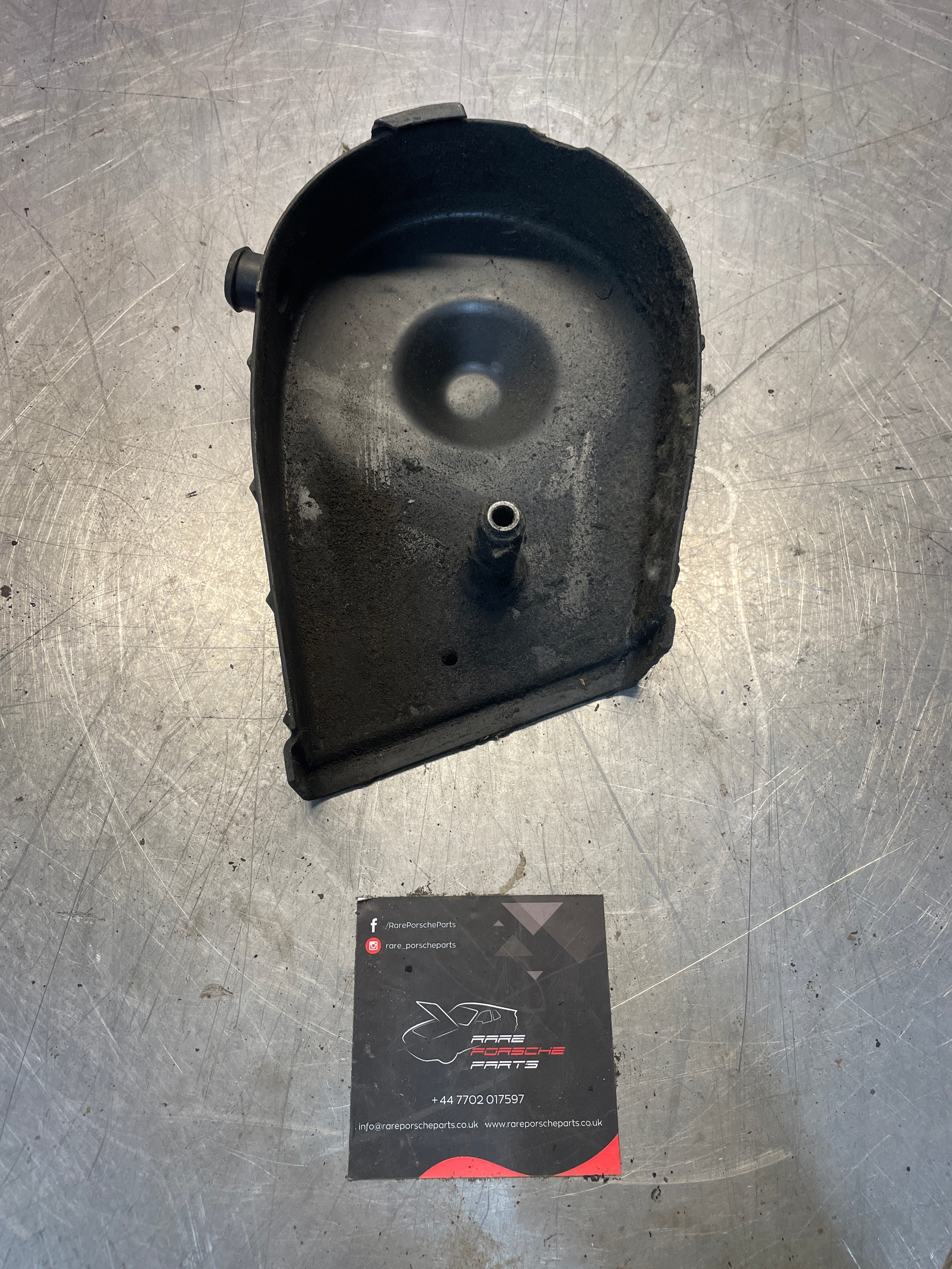 Porsche 928 Timing Belt Cover Surround Housing, used 92810514600 - Image 2