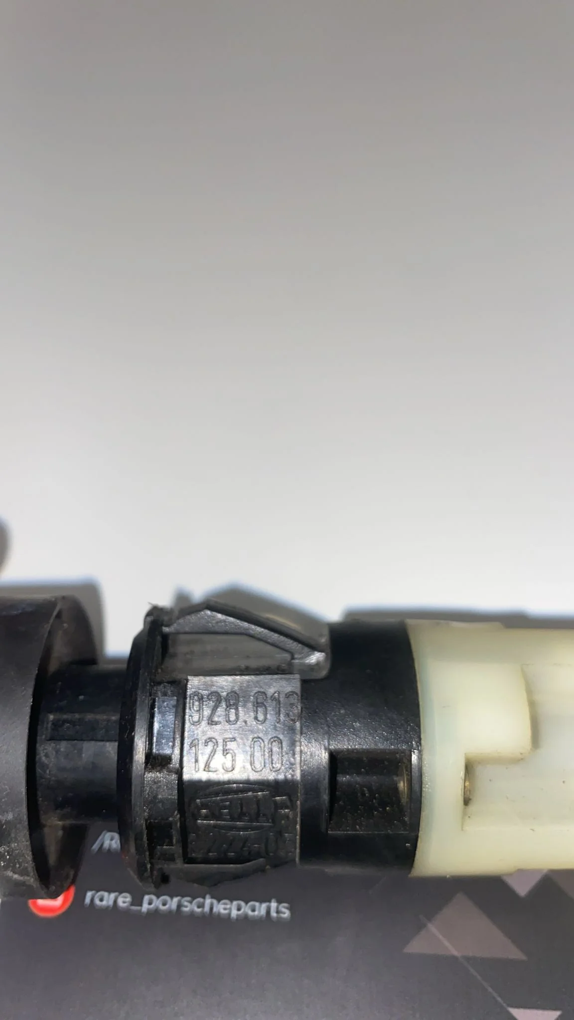 Porsche 928 Trip Odometer switch, used 92861312500 - Image 6
