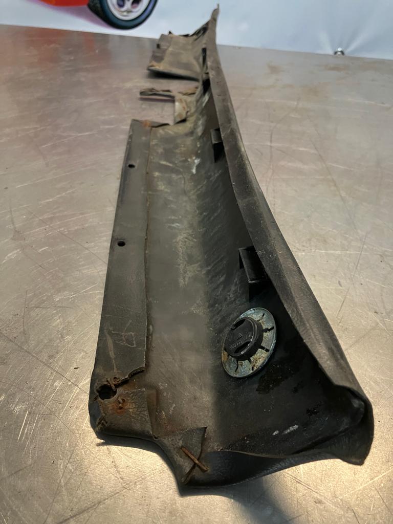 Porsche 928 trunk trim panel, 92855165302, black, used - Image 2