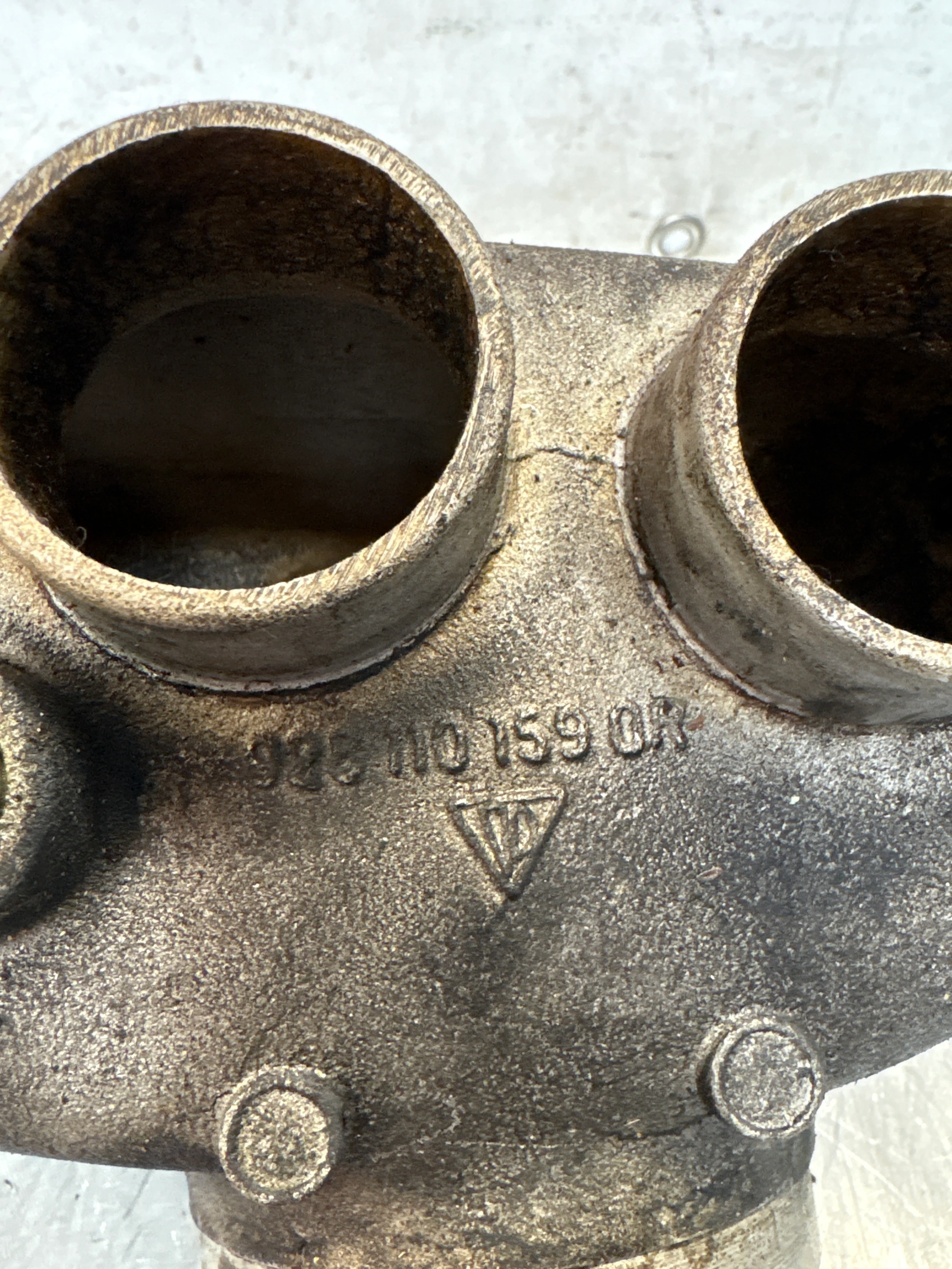 Porsche 928 Used intake manifold 9281101590R - Image 8