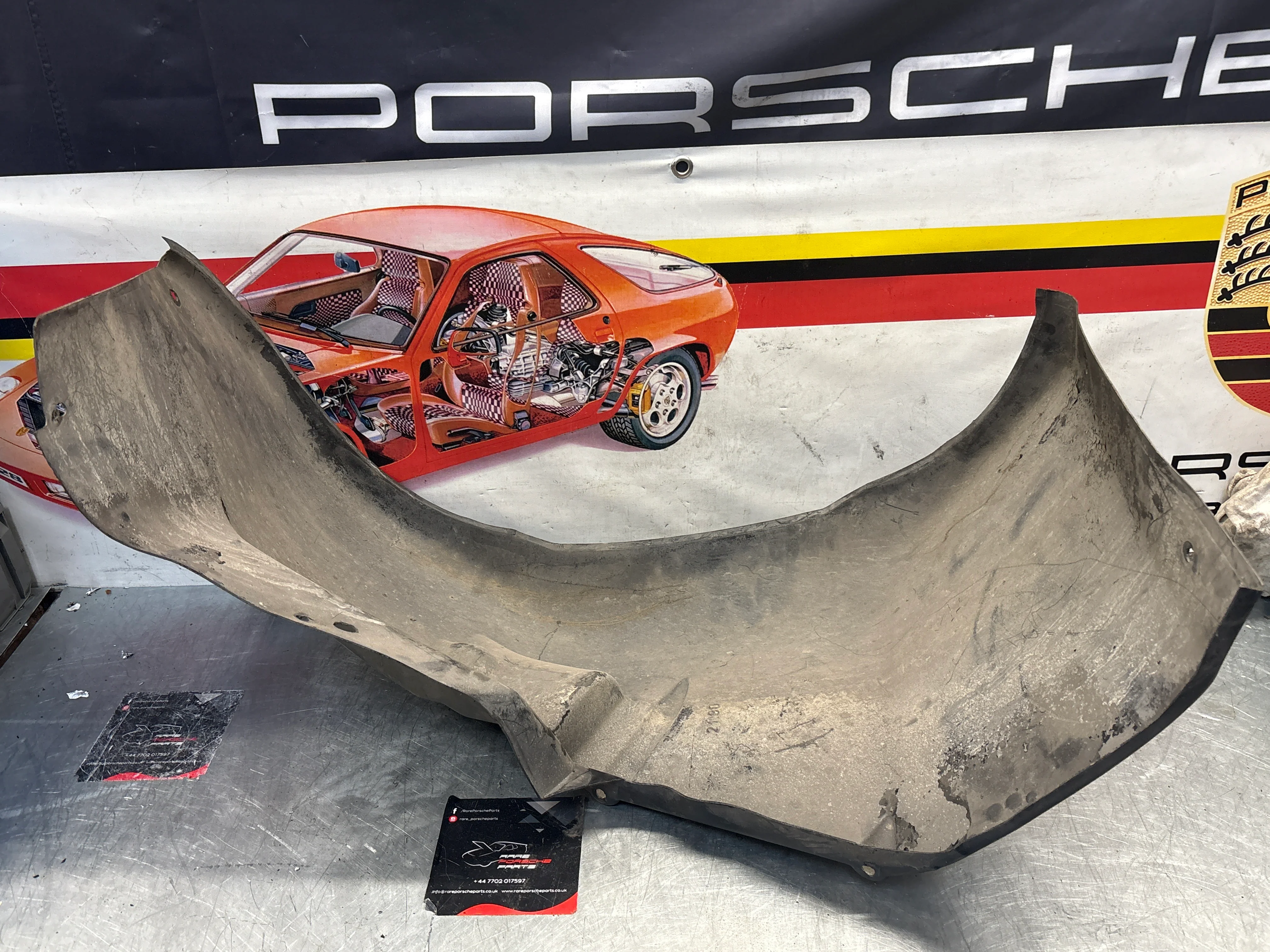 Porsche 928 wheel arch liner Right 92850438205 Used - Image 9