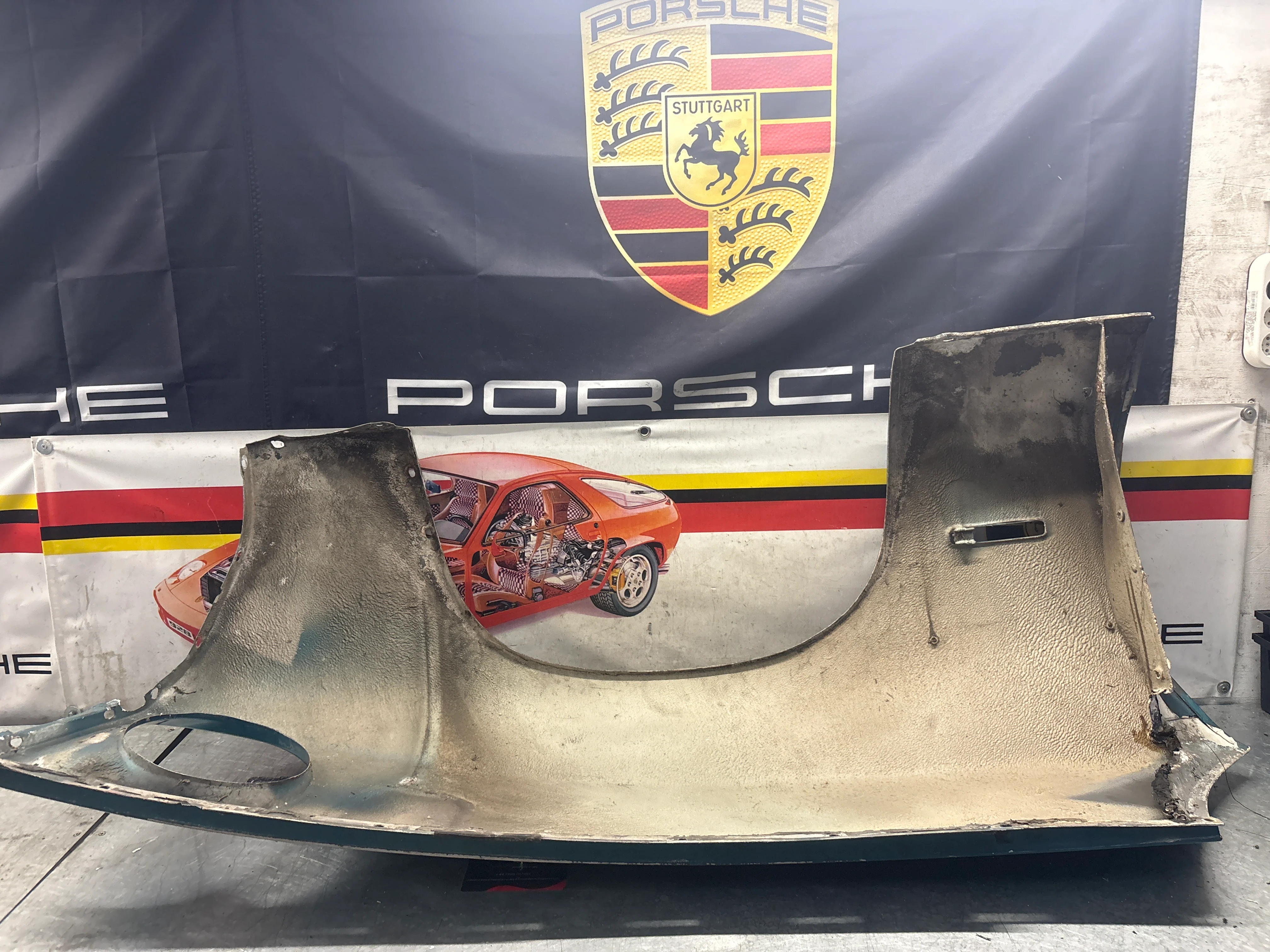 Porsche 928S front left wing, 92850301103 used - Image 14