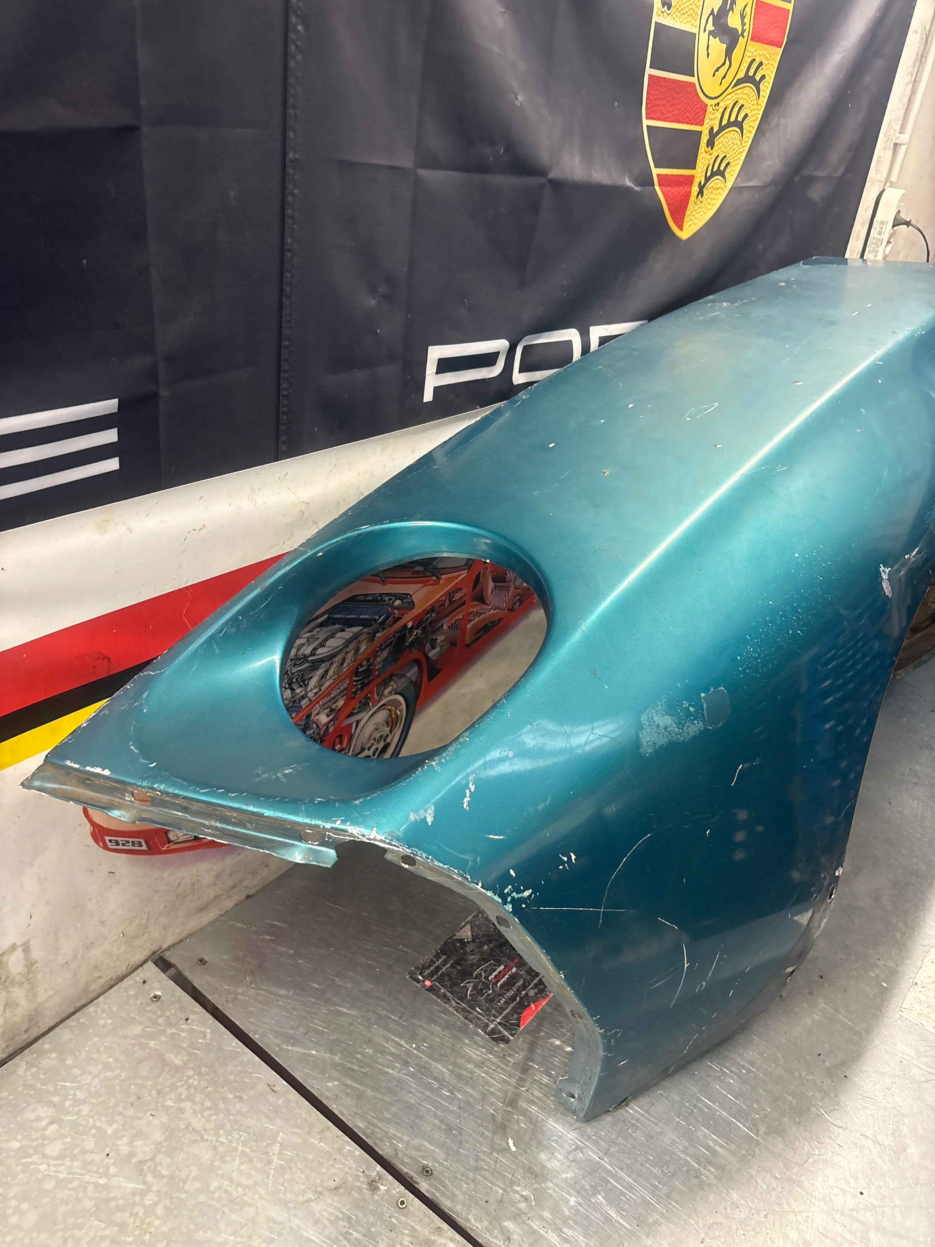 Porsche 928S front left wing, 92850301103 used - Image 5