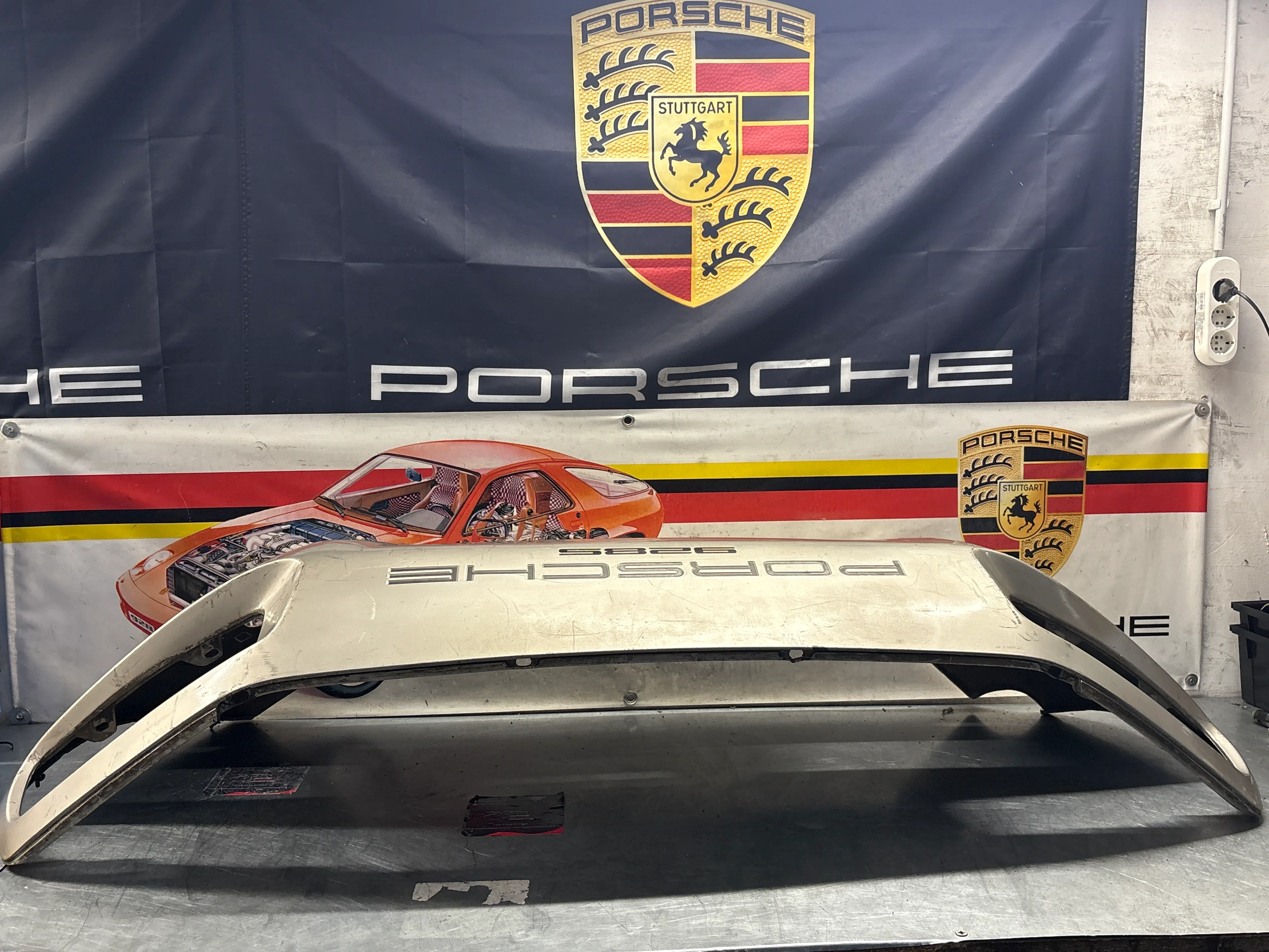 Porsche 928S rear bumper, used 928505023 / 474181 - Image 7