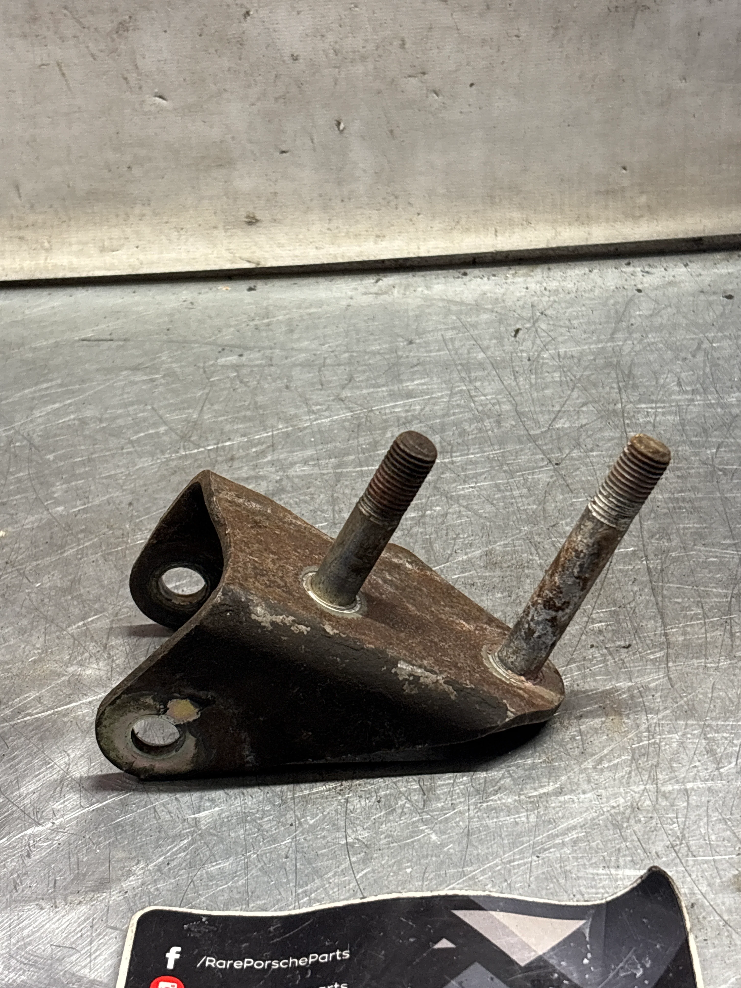 Porsche 928S/S4 Wishbone stabilizer bracket, right, used 92834109106 - Image 4