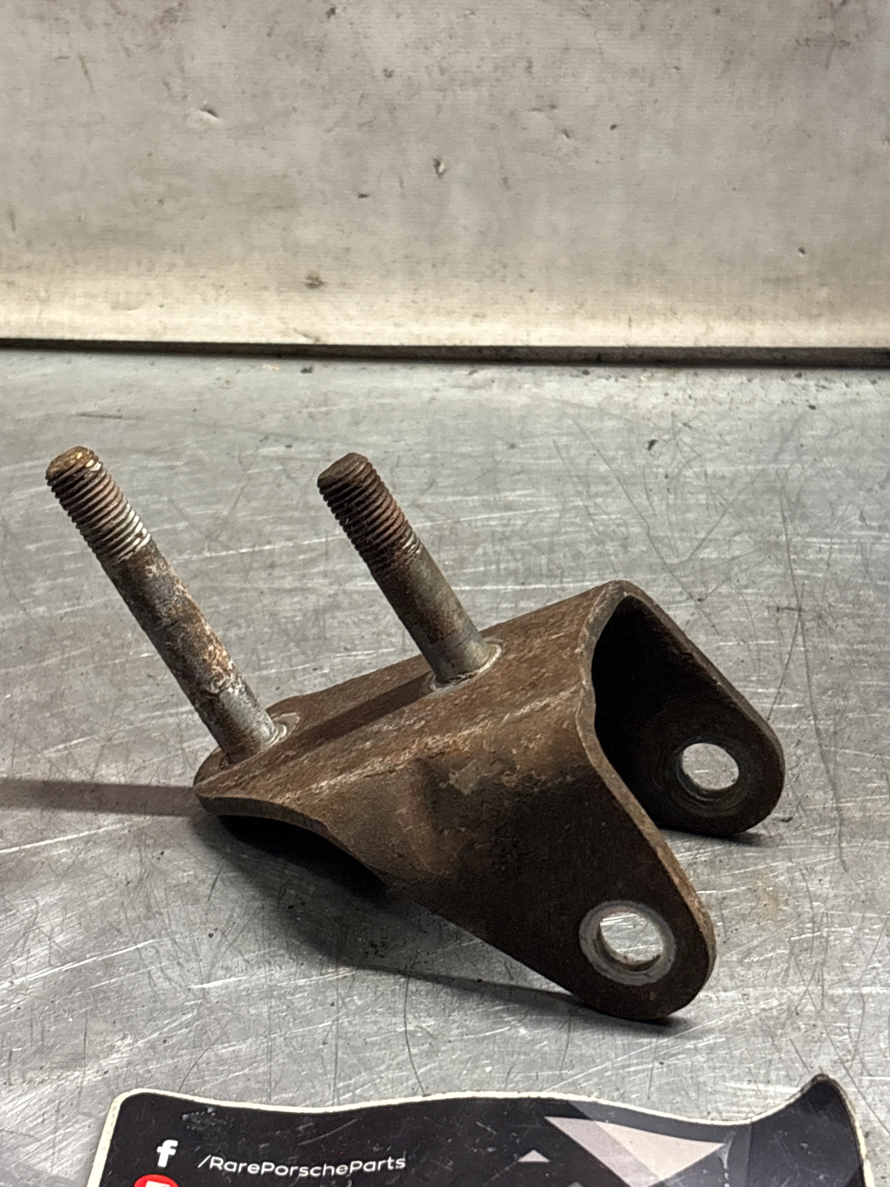 Porsche 928S/S4 Wishbone stabilizer bracket, right, used 92834109106 - Image 5