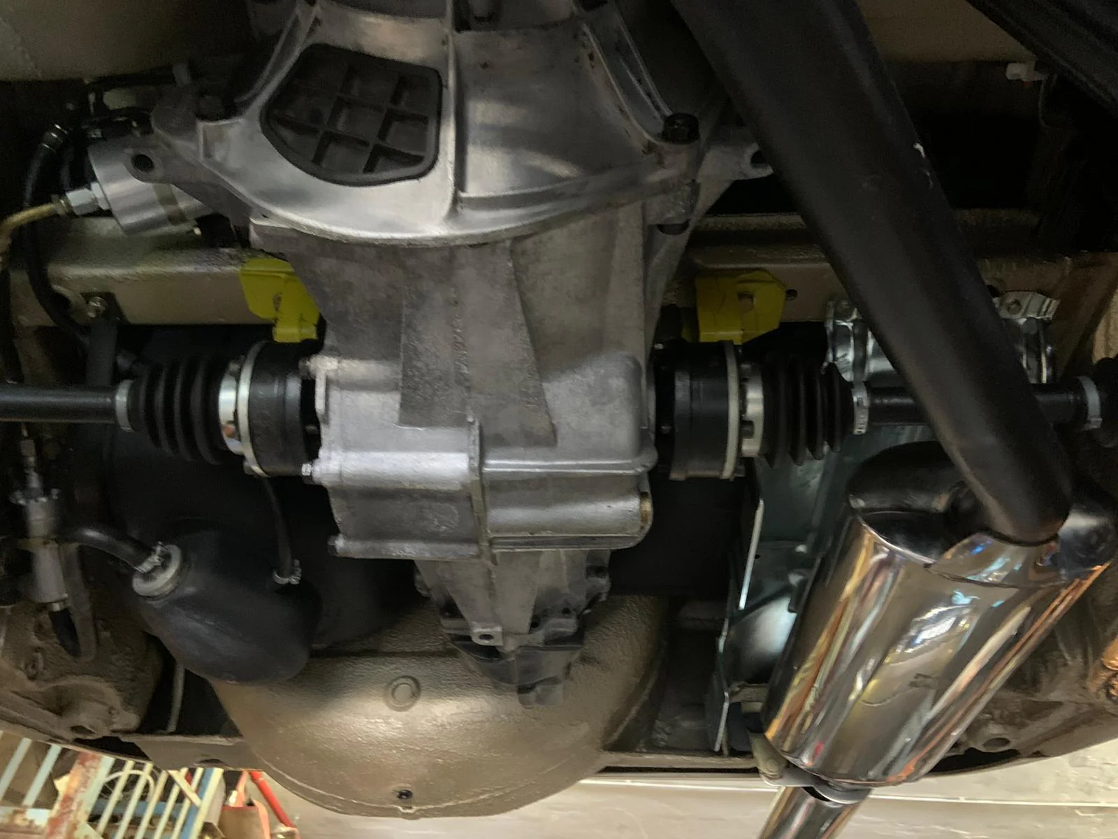 Porsche 944 1984, bolt and nut restored, 400km, LHD - Image 15