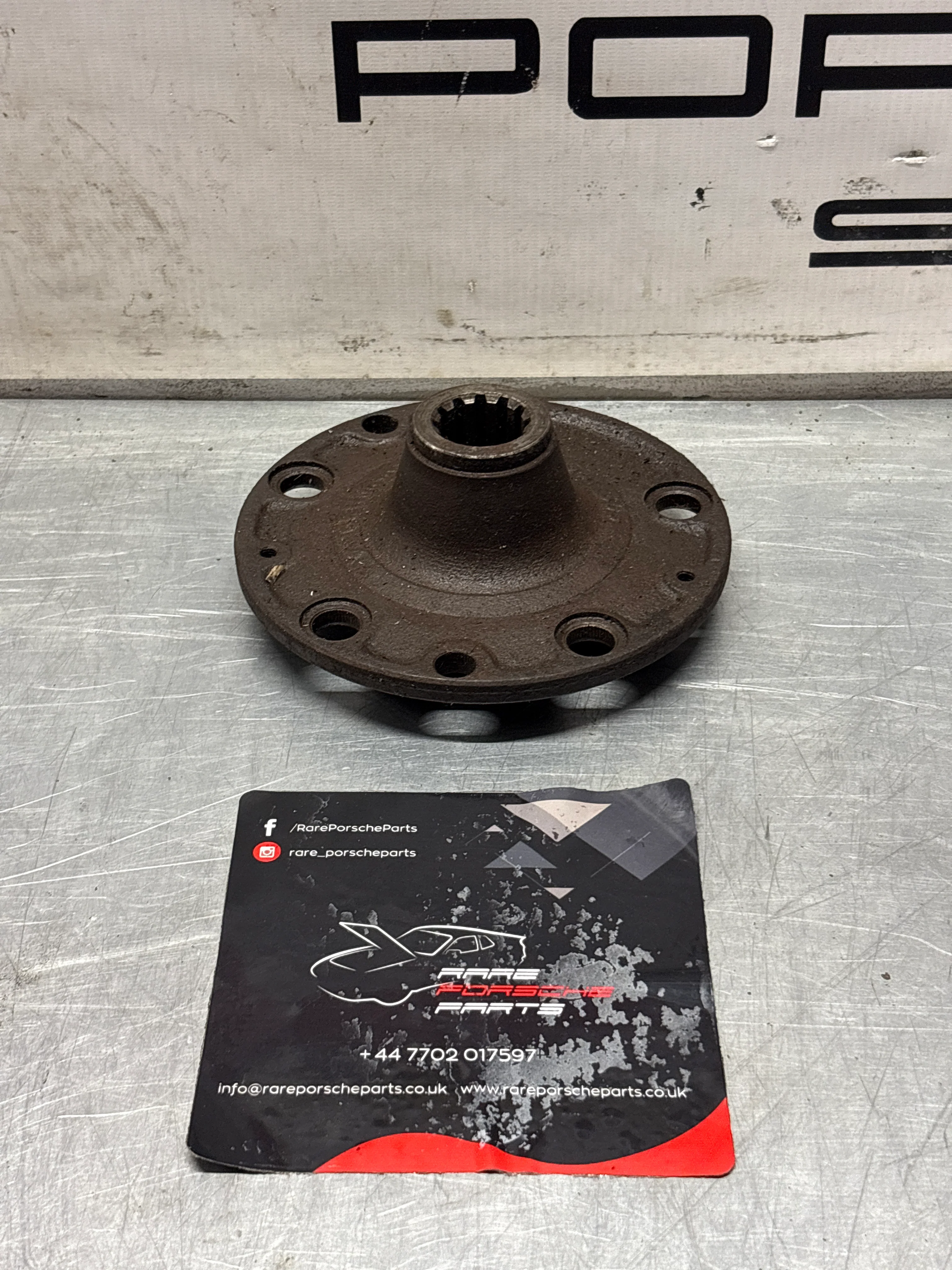 Porsche 944 (82-85.5) 924 Turbo rear wheel hub 477501605, used