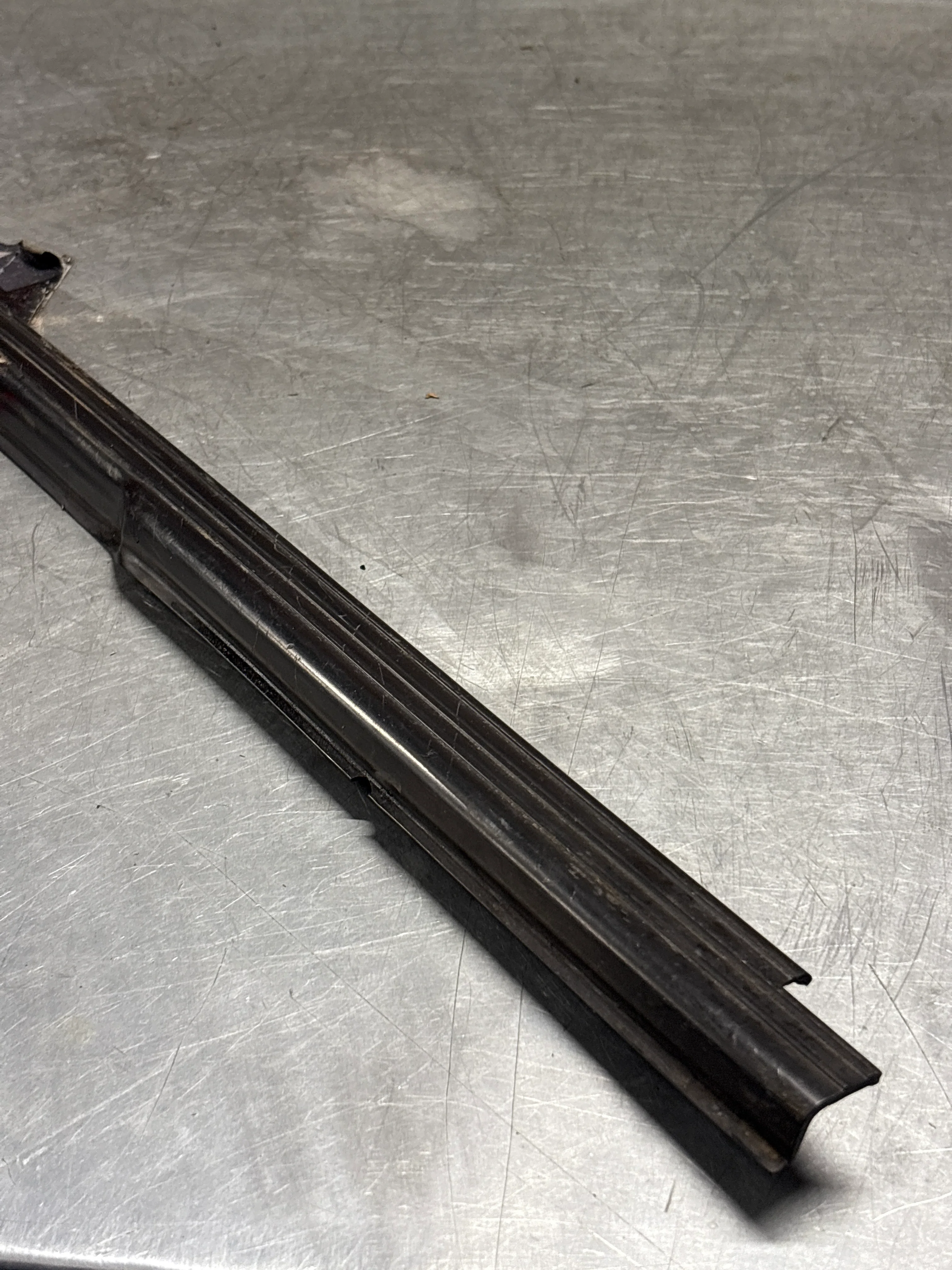 Porsche 944 85.5- left sill trim, scuff plate used 94455112100 cracked - Image 3