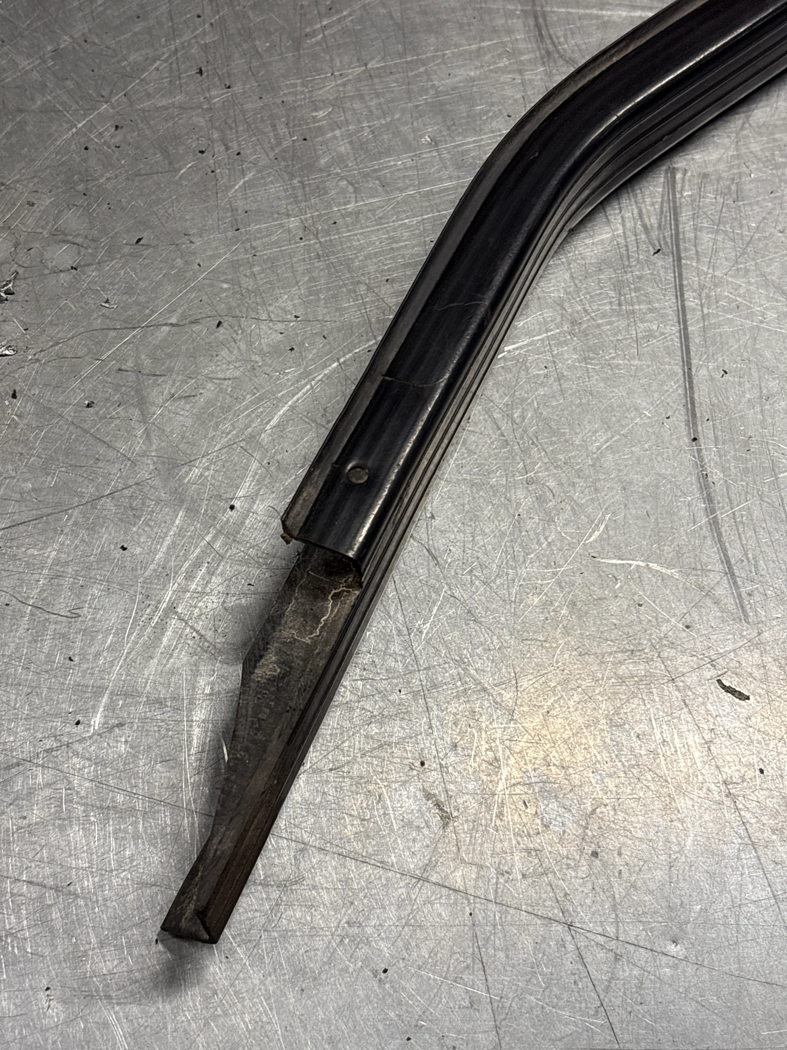 Porsche 944 85.5- left sill trim, scuff plate used 94455112100 cracked - Image 7