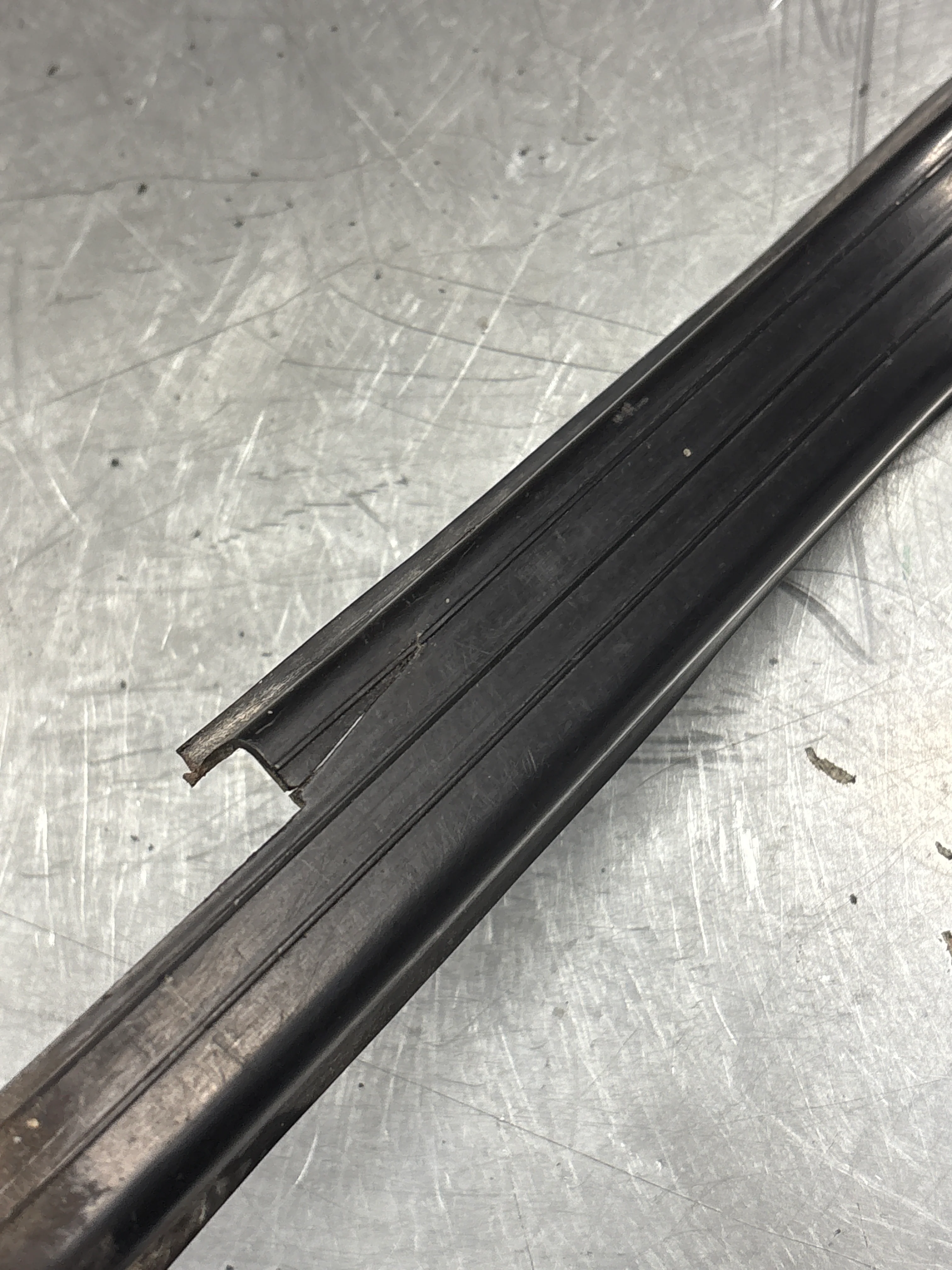 Porsche 944 85.5- left sill trim, scuff plate used 94455112100 cracked - Image 9