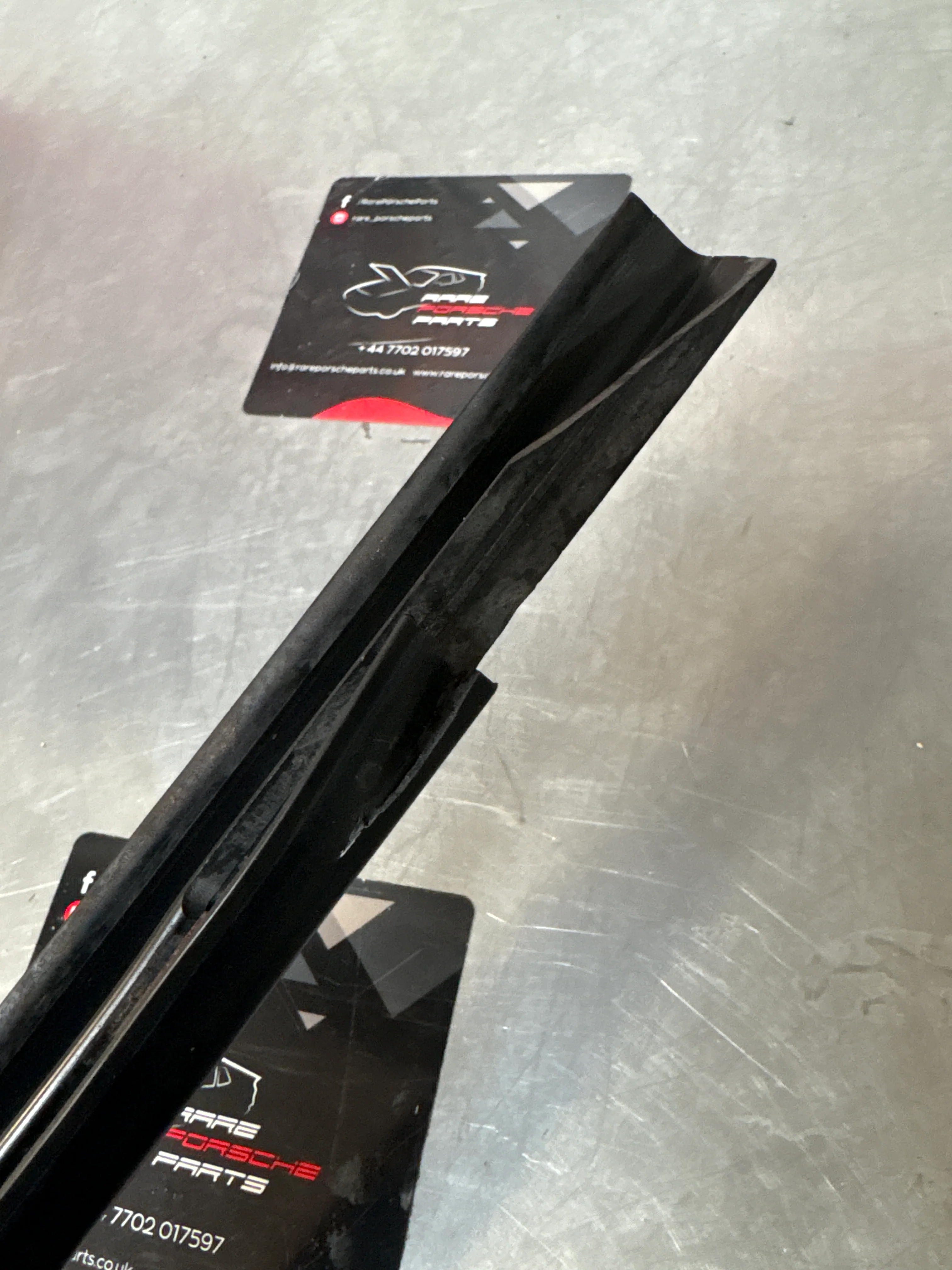 Porsche 944 85.5- right sill trim, used 94455112200 - Image 9