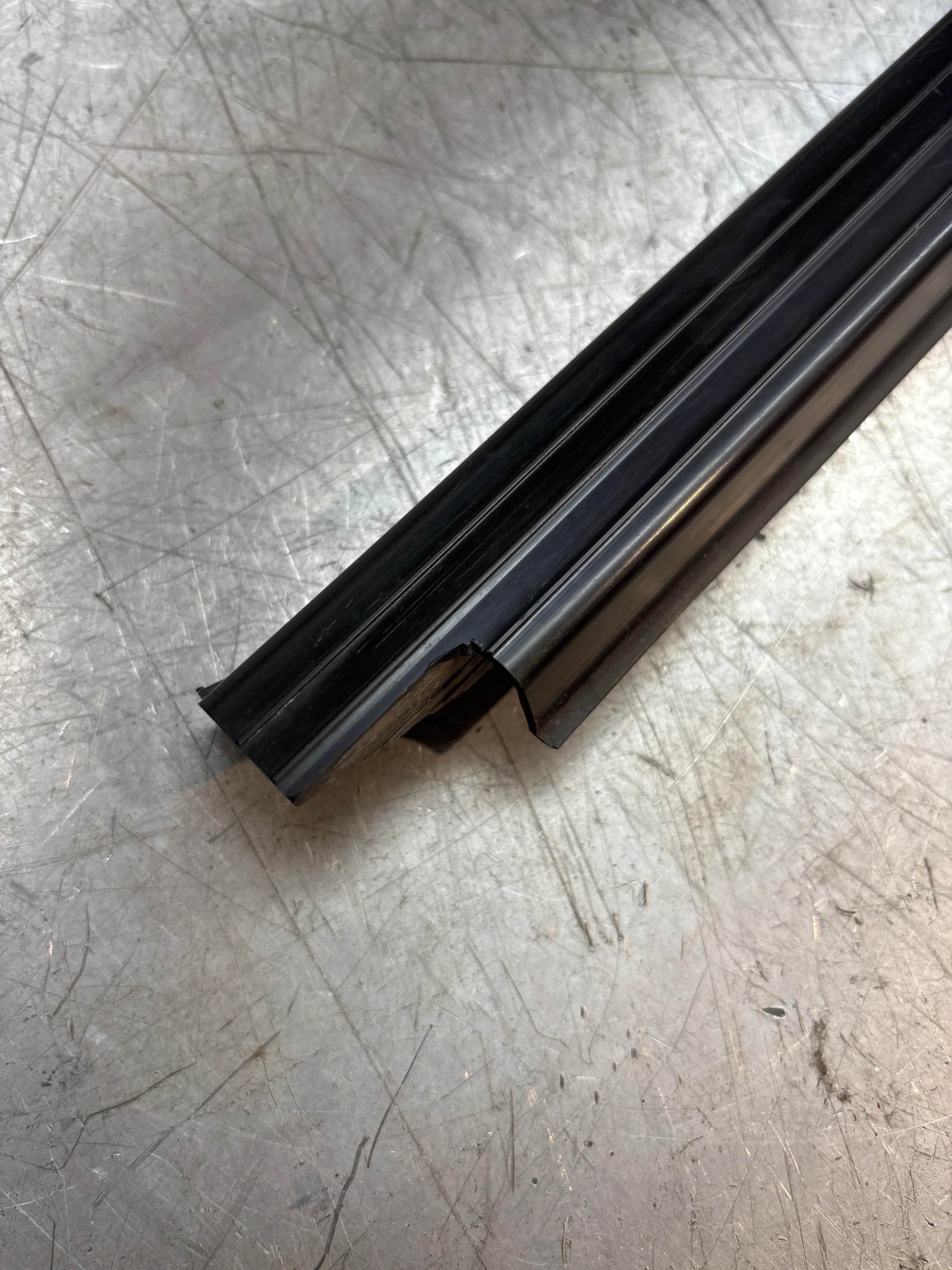 Porsche 944 85.5- left sill trim, scuff plate used 94455112100 - Image 3