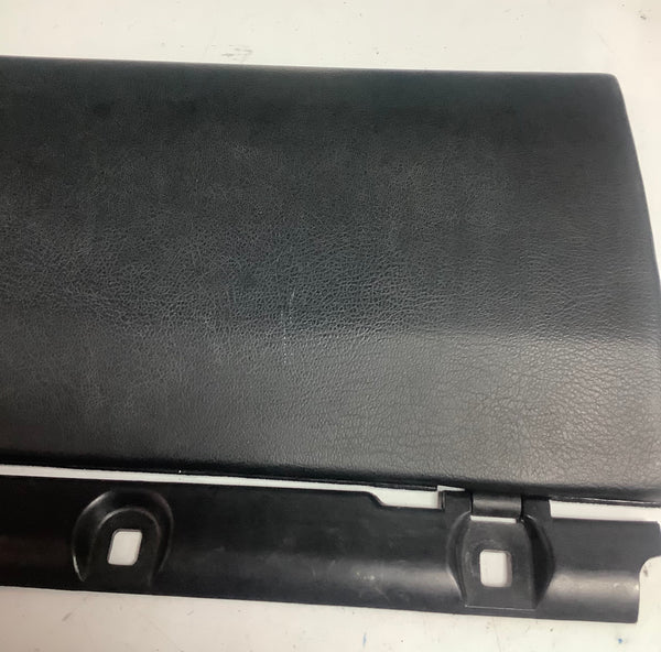 Porsche 944 85-92 glove box lid no catches Black used - Image 5