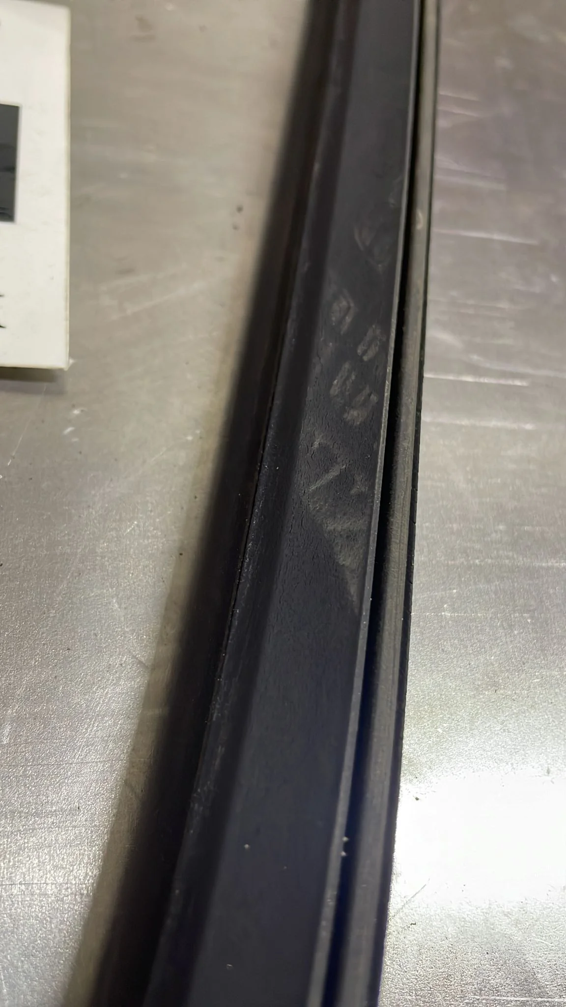 Porsche 944 924 -85.5 rear right quarter window rubber early type 94455732100 used - Image 2