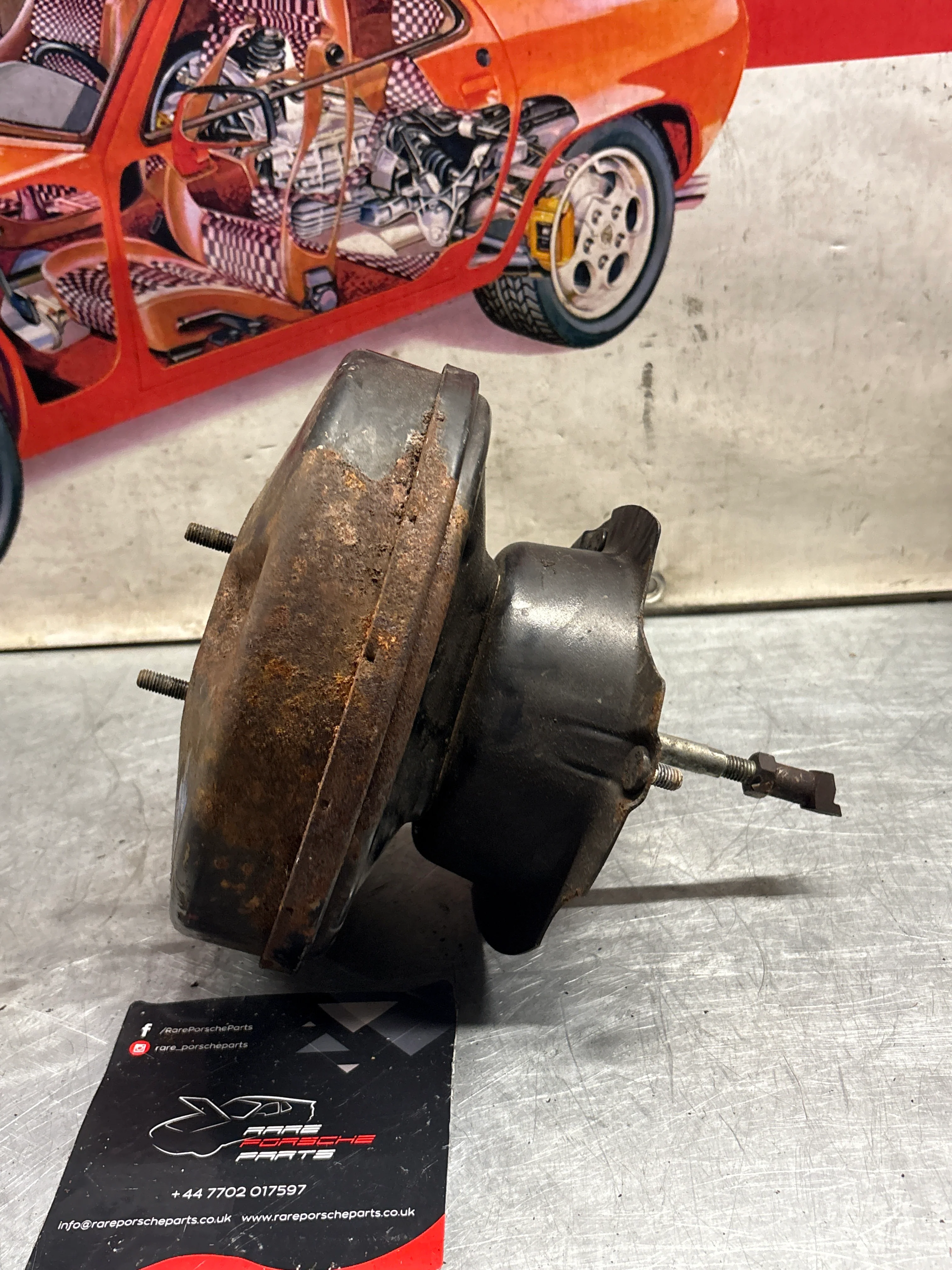 Porsche 944 924 brake booster, used 477611907H - Image 3