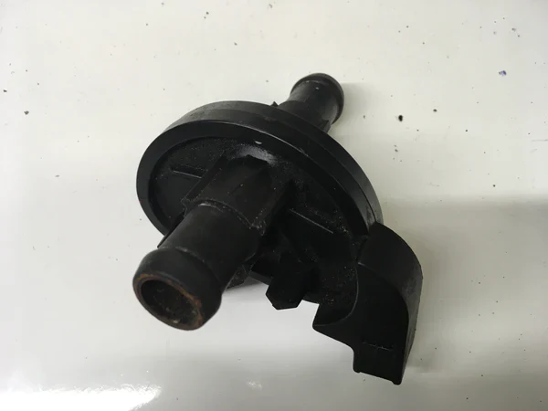 Porsche 944 / 924 water diverted valve. - Image 2