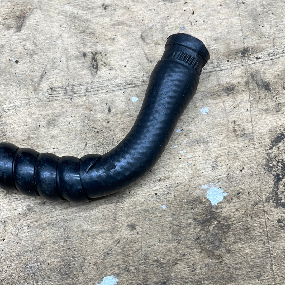 Porsche 944 924S power steering reservoir bottom hose - Image 3