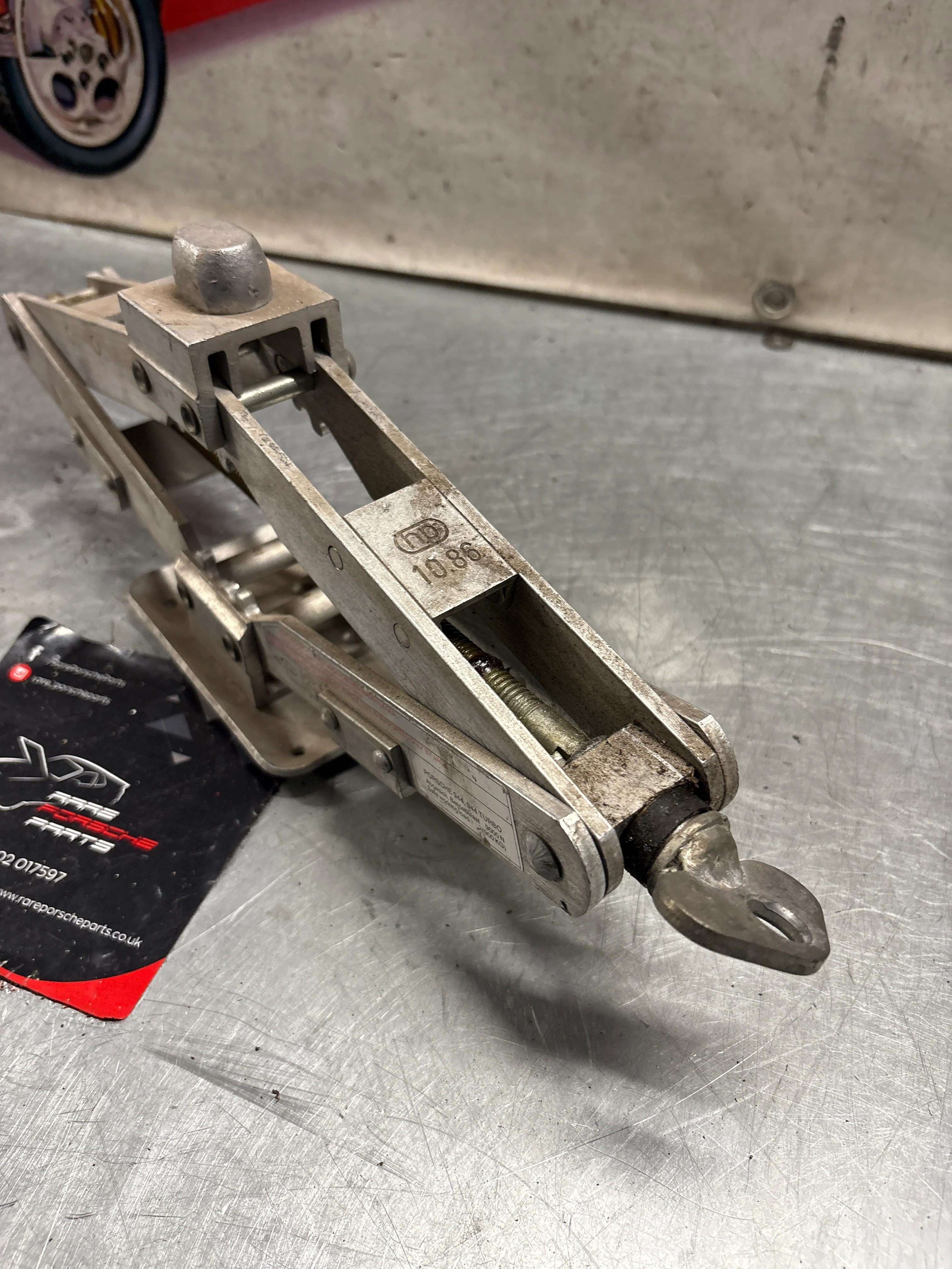 Porsche 944 / 944 Turbo spare tire jack lift, used - Image 6