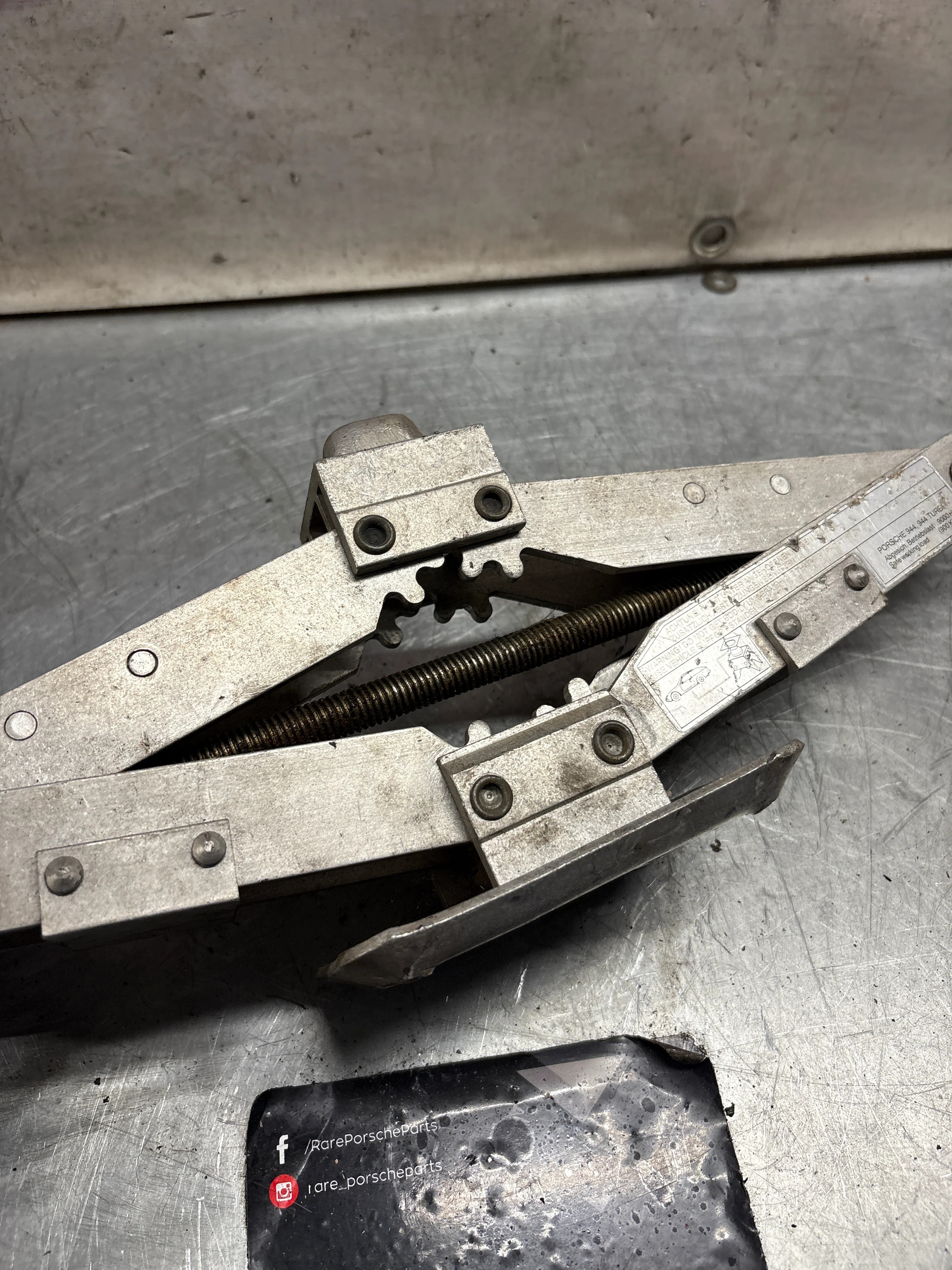 Porsche 944 / 944 Turbo spare tire jack lift, used - Image 4
