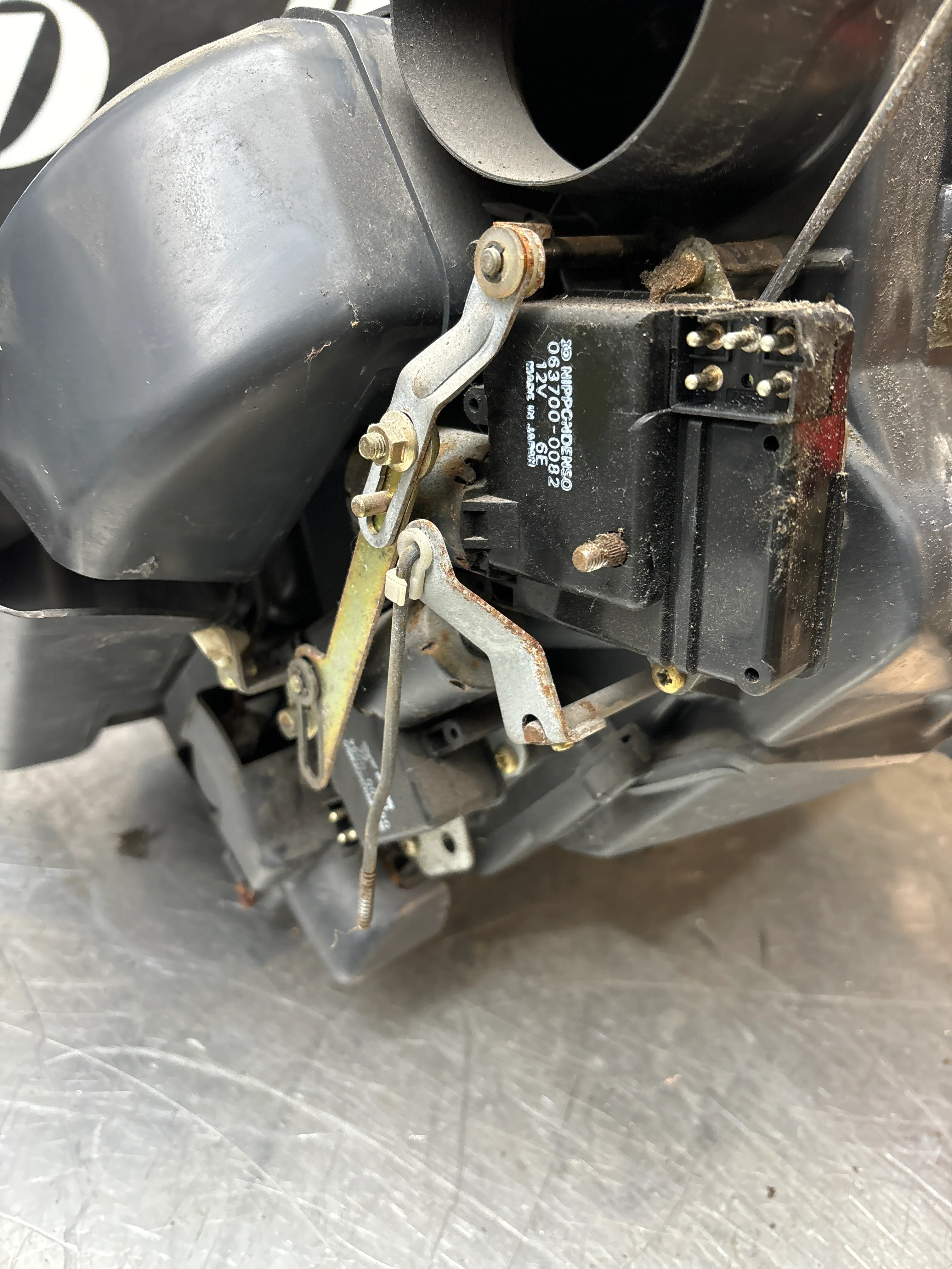 Porsche 944 968 (1986-95) heater box with air conditioning - Image 6