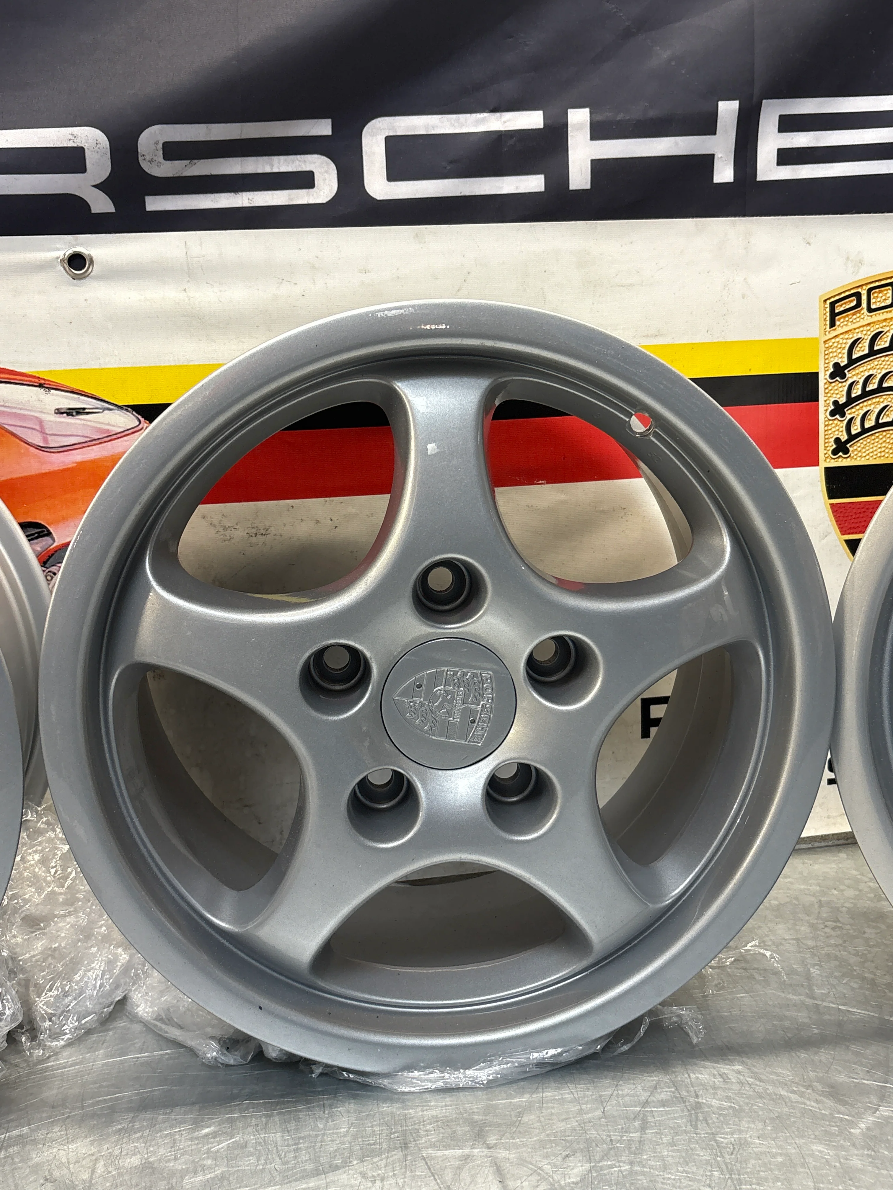 Porsche 944 968 16 inch alloy wheel set, refurbished 94436211400 / 94436211600 - Image 7