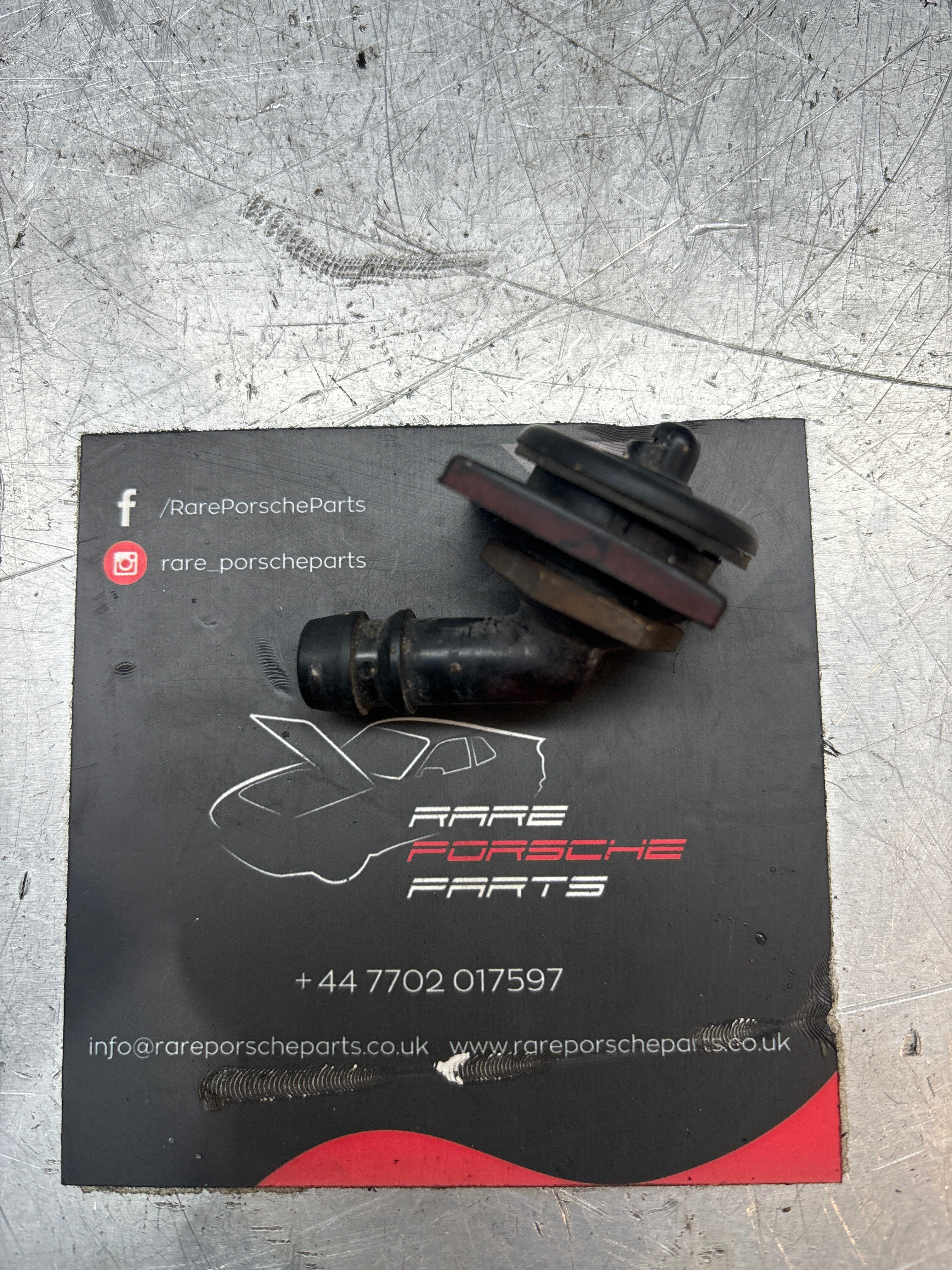 Porsche 944 968 headlight washer jet 911628071 USED - Image 3