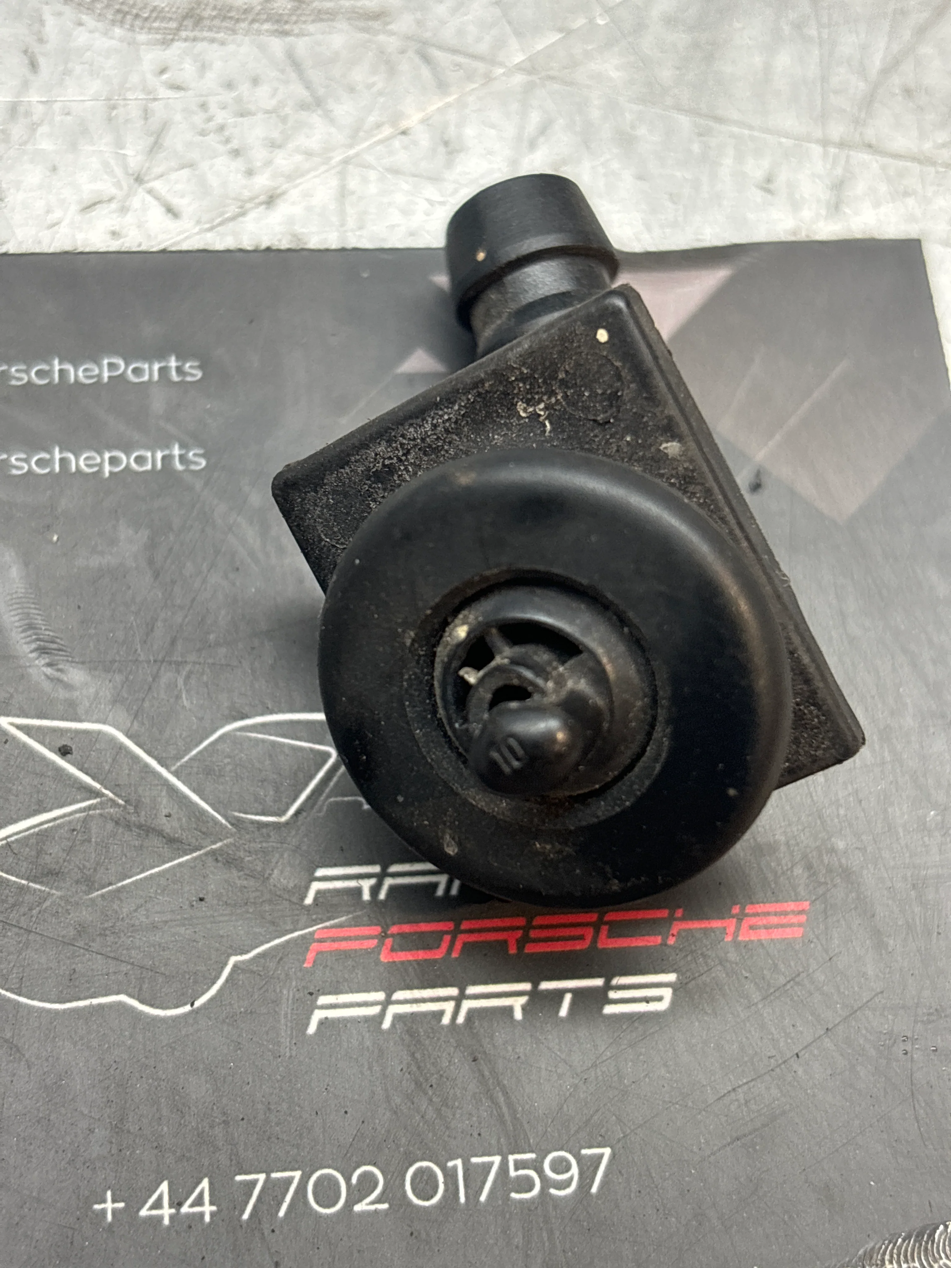 Porsche 944 968 headlight washer jet 911628071 USED - Image 4