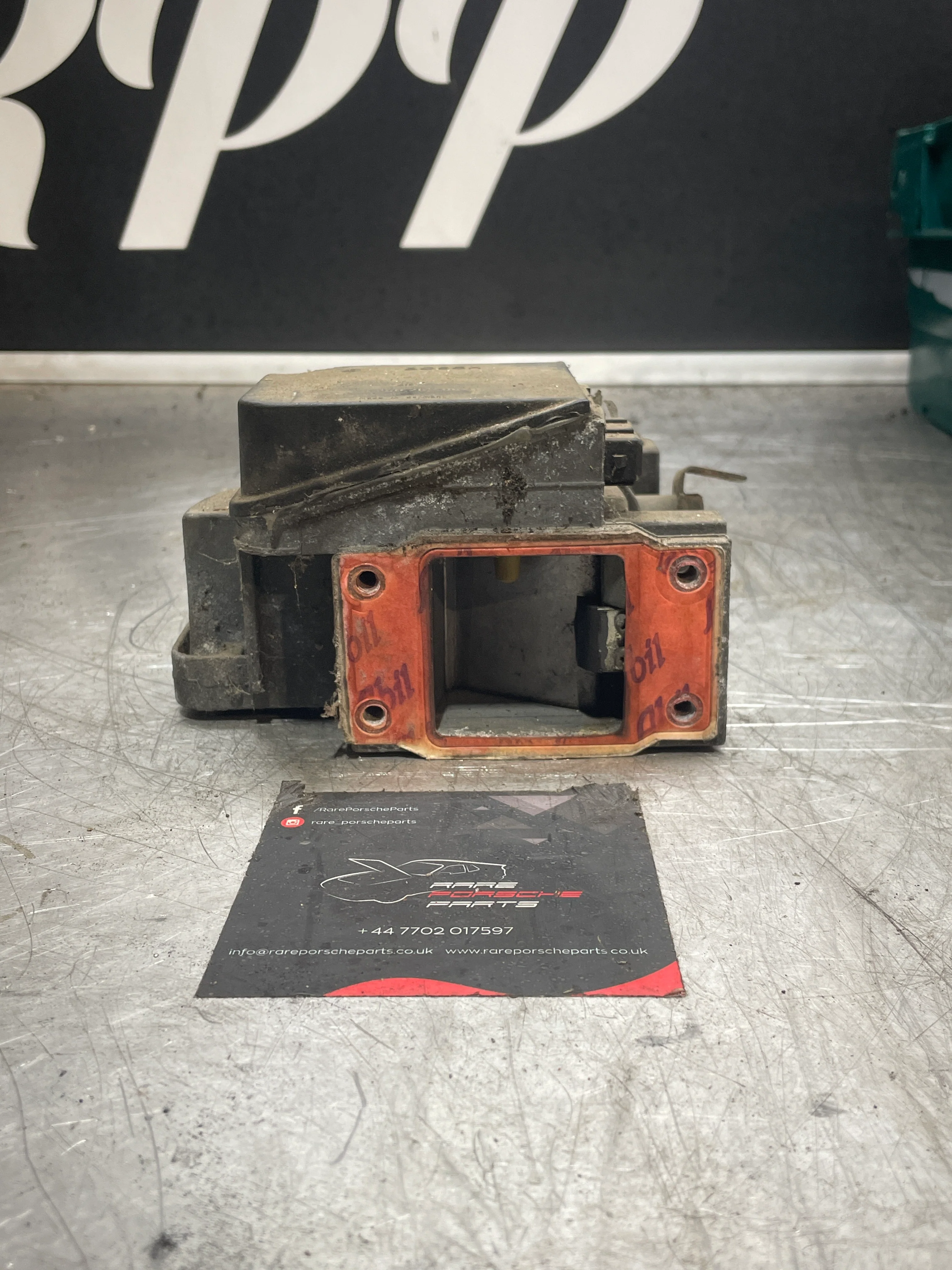 Porsche 944 air flow meter, used 0280202064 - Image 3