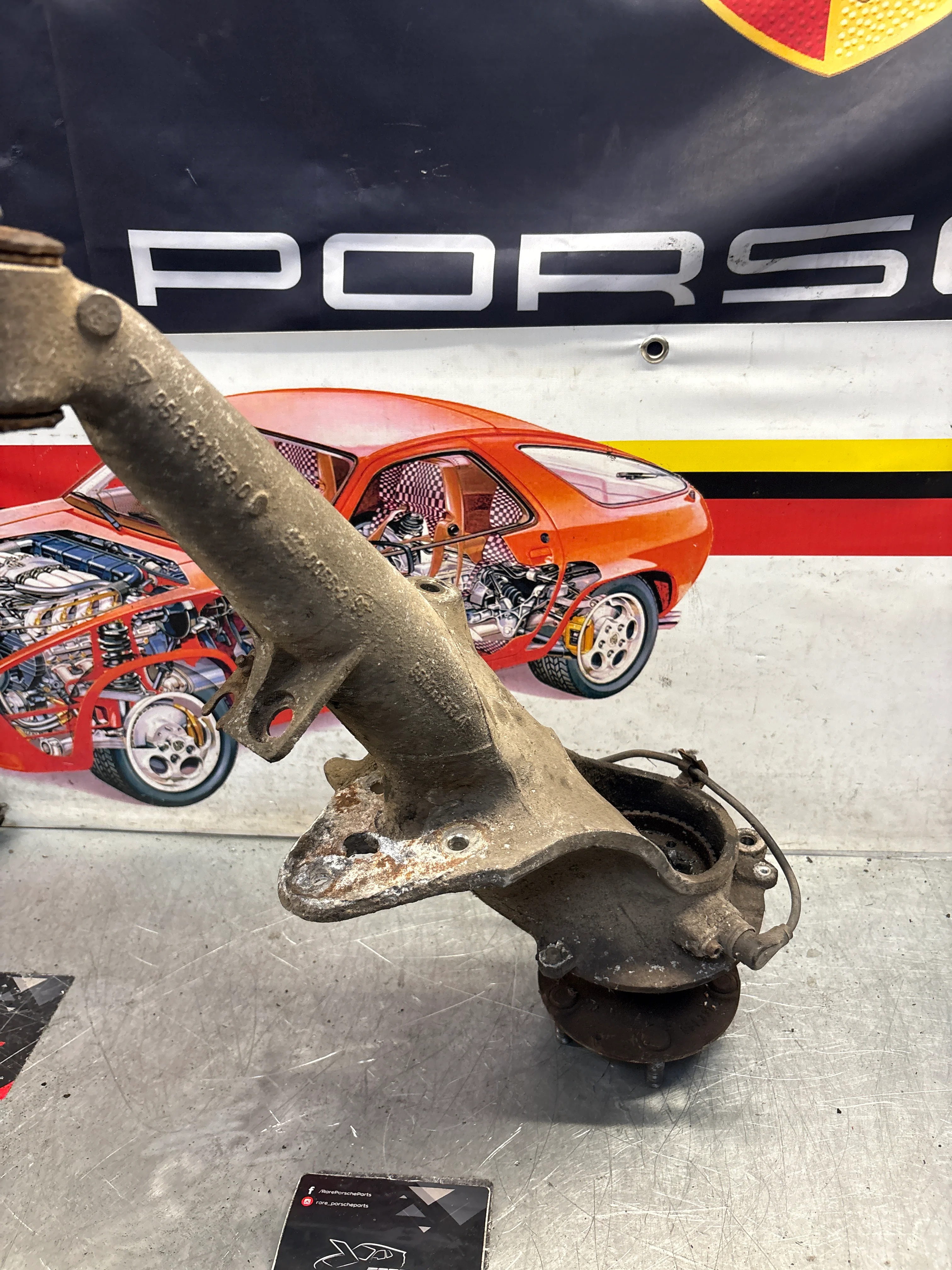 Porsche 944 alloy rear left trailing arm, used 95133151305 / 9513315134R used, with hubs - Image 5