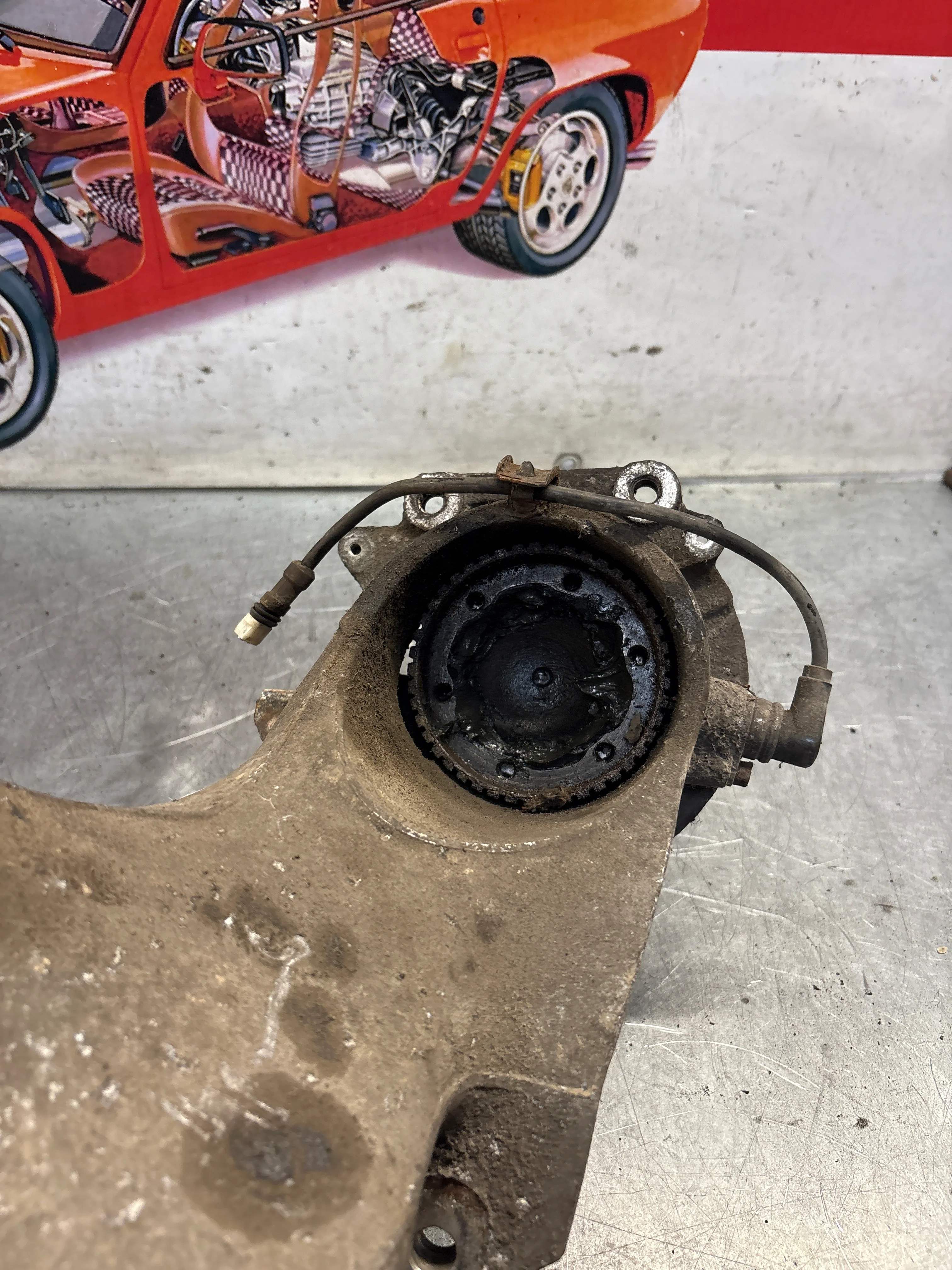 Porsche 944 alloy rear left trailing arm, used 95133151305 / 9513315134R used, with hubs - Image 8