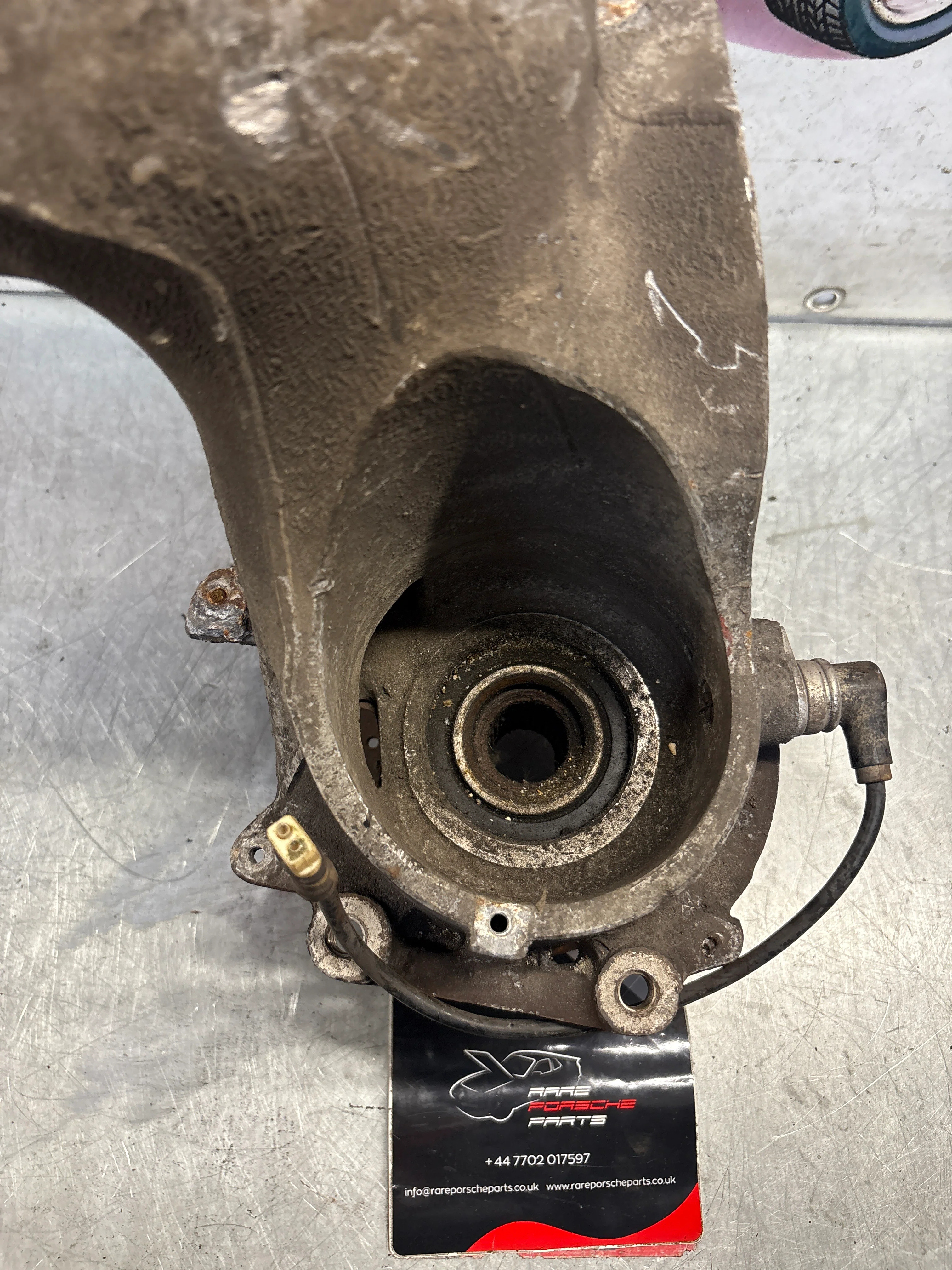Porsche 944 alloy rear right trailing arm, used 95133151405 / 9513315144R used, with hubs - Image 3