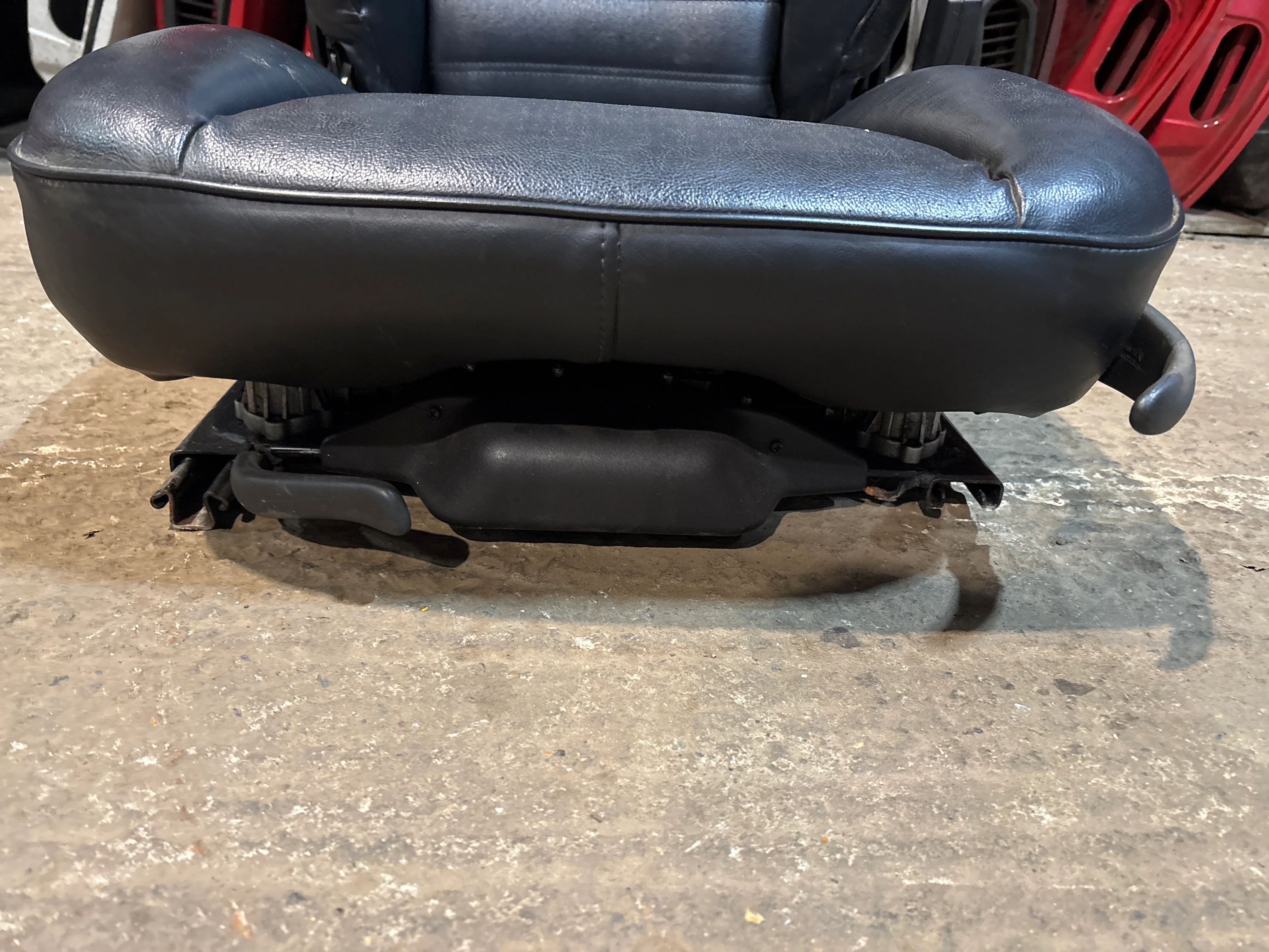 Porsche 944 black front right seat with Porsche scripted fabric - Image 5