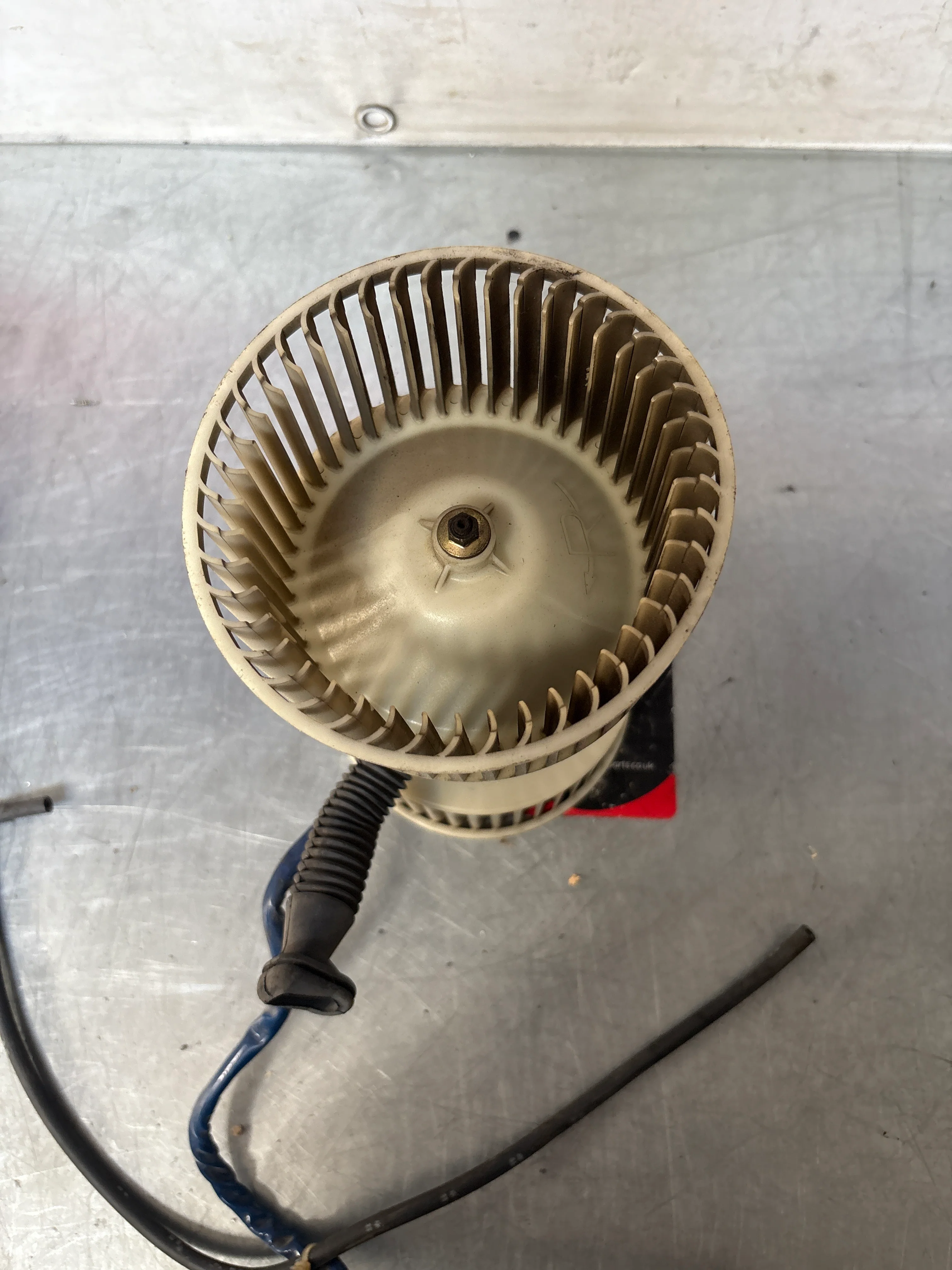 Porsche 944 blower heater fan motor 94462411700 used - Image 3
