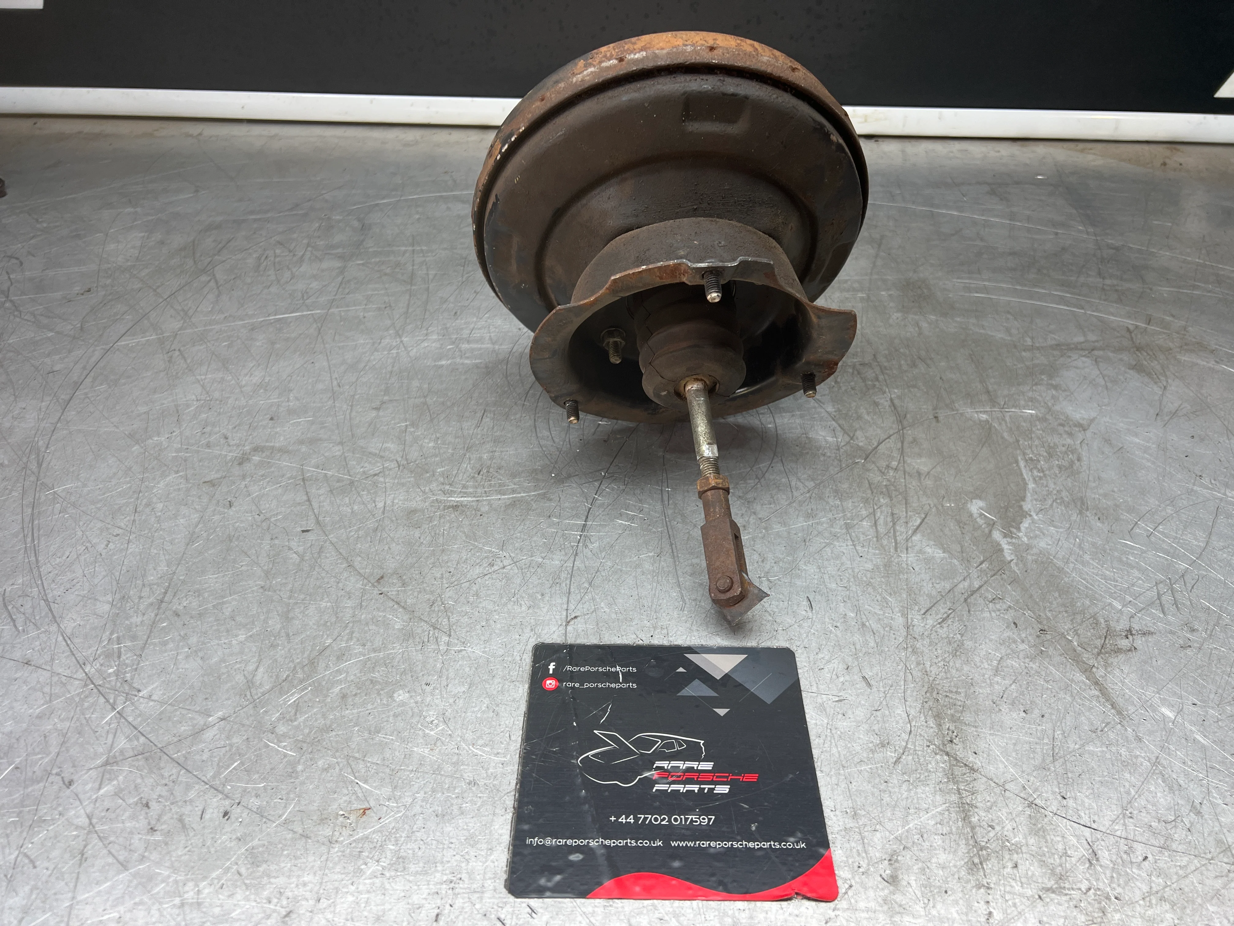 Porsche 944 brake booster, used 94435502500 - Image 3