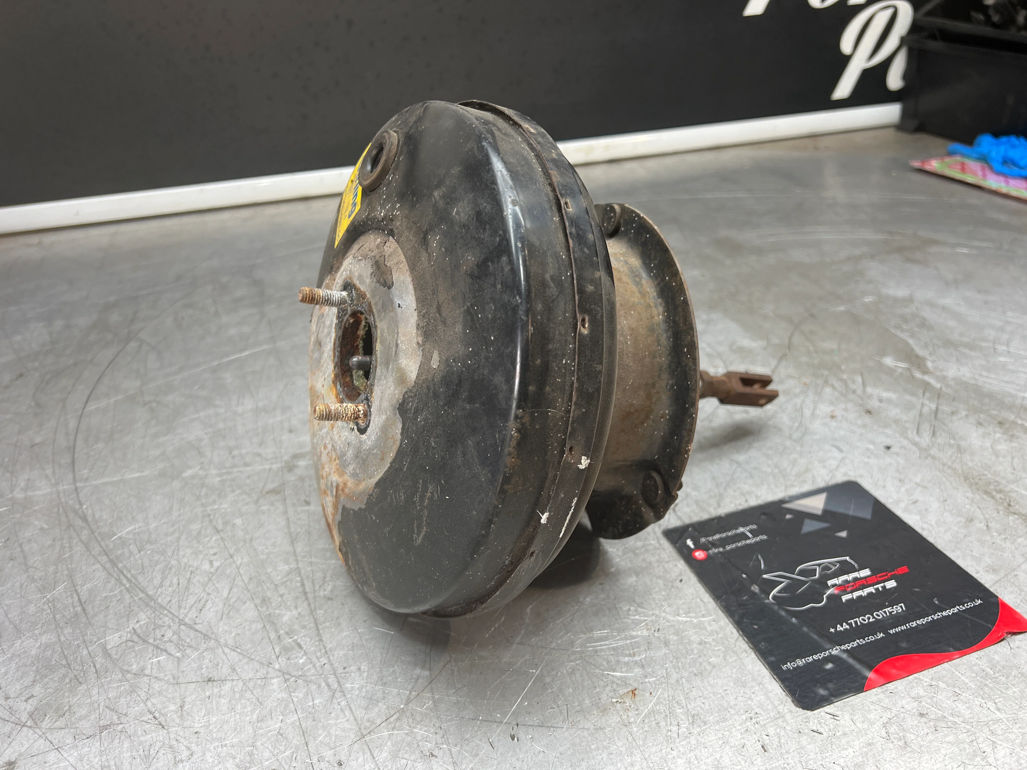 Porsche 944 brake booster, used 94435502500 - Image 4