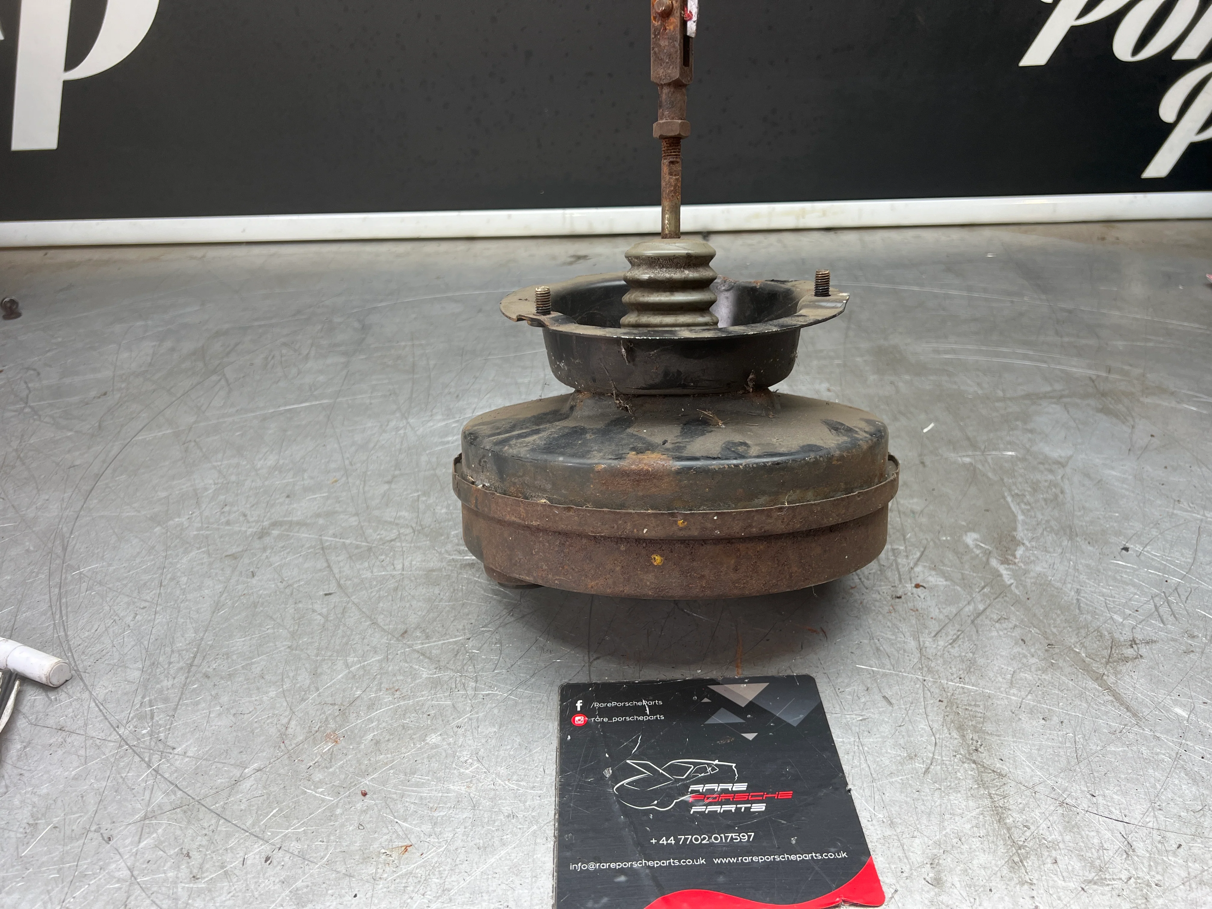 Porsche 944 brake booster, used 94435502502 - Image 6